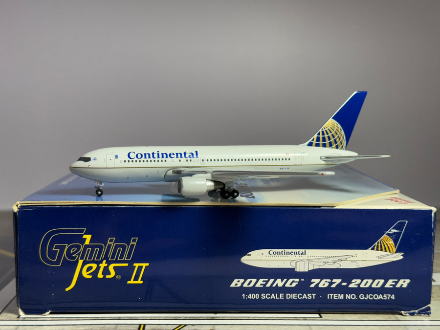Gemini Jets 1:400 Continental Airlines Boeing 767-200ER N67158 Golden Globe GJCOA574