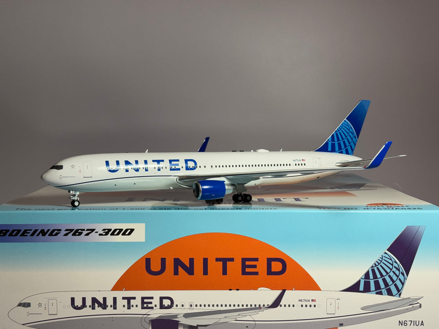Inflight200 United Airlines Boeing 767-300 N671UA Evo Blue scheme IF763UA0425