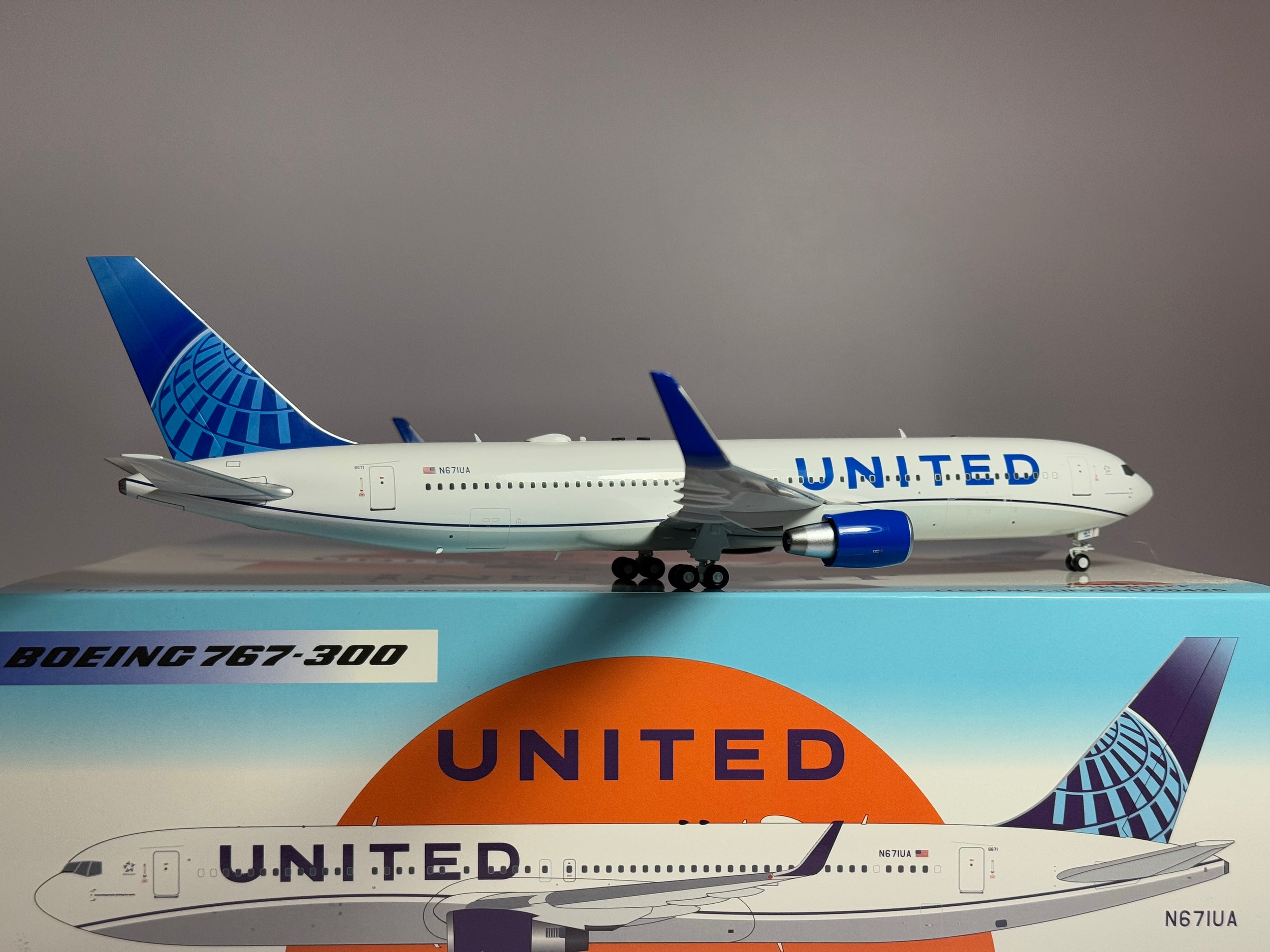 Inflight200 United Airlines Boeing 767-300 N671UA Evo Blue scheme IF763UA0425