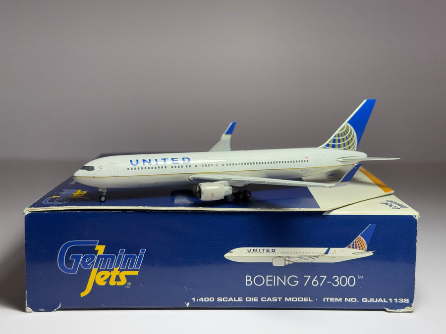 1:400 Gemini Jets United Airlines Boeing 767-300ER N674UA Post Merger GJUAL1138