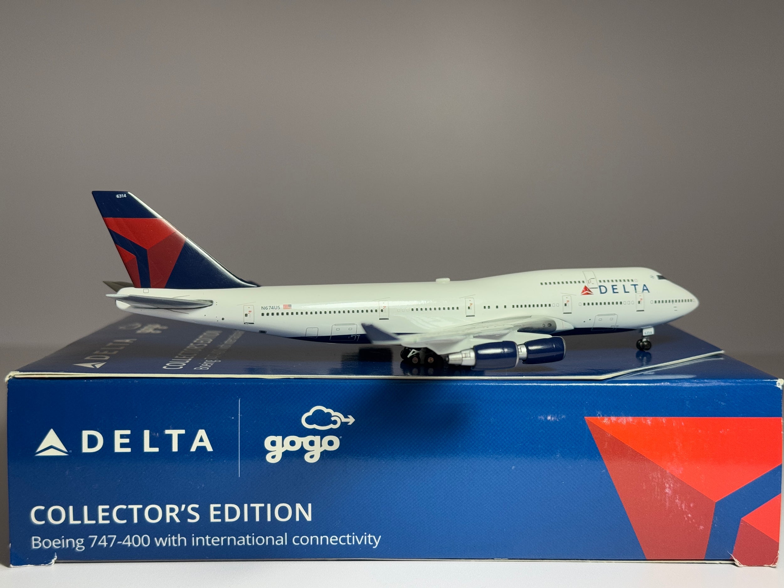 Gemini Jets 1:400 Delta Air Lines Boeing 747-400 N674US GoGo Internet GJN674US
