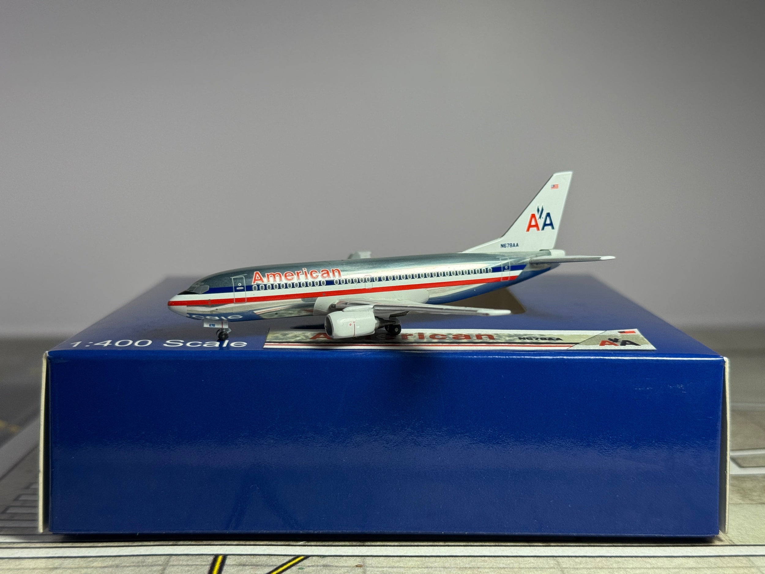 Aeroclassics 1:400 American Airlines Boeing 737-300 N678AA Polished ACN678AA