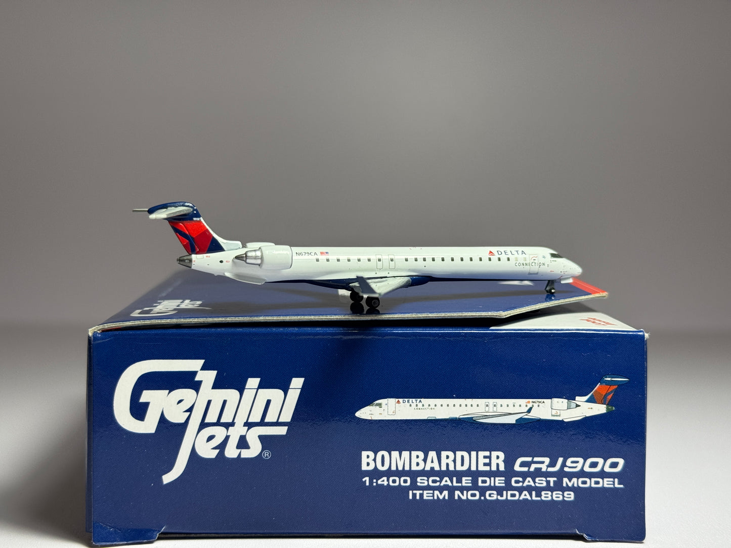 Gemini Jets 1:400 Delta Connection Bombardier CRJ900 N679CA Comair GJDAL869
