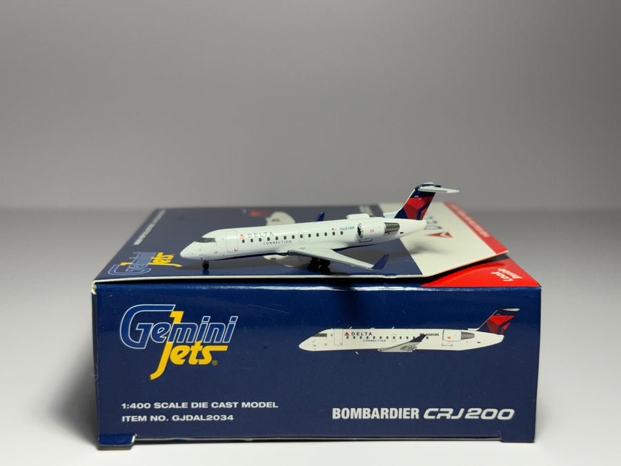 Gemini Jets 1:400 Delta Connection Bombardier CRJ200 N685BR Endeavor Air GJDAL2034