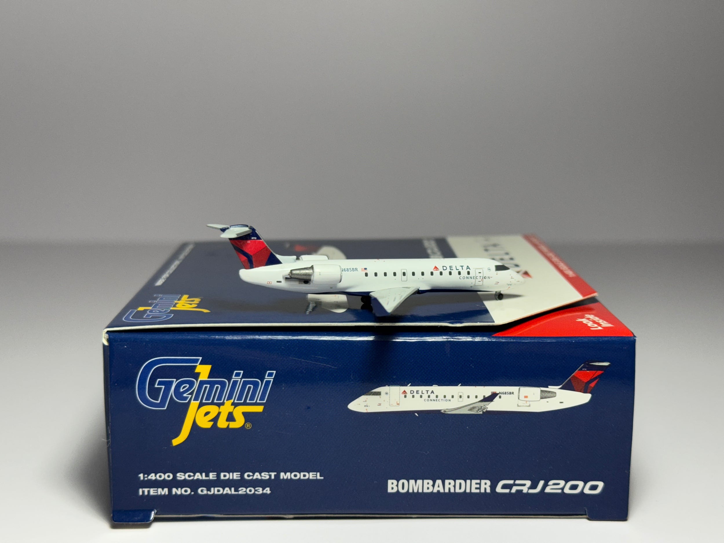 Gemini Jets 1:400 Delta Connection Bombardier CRJ200 N685BR Endeavor Air GJDAL2034