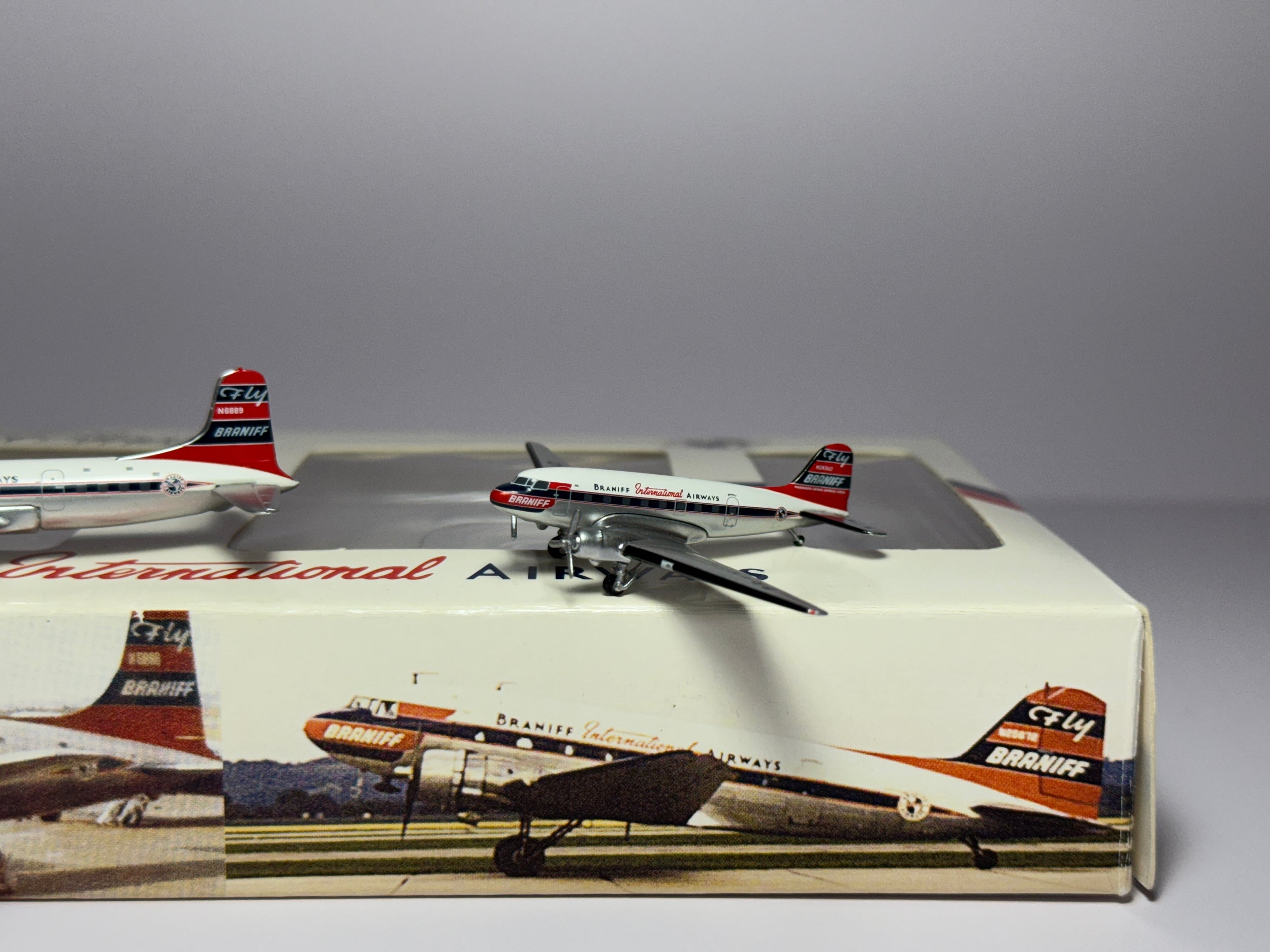 Aeroclassics 1:400 Braniff International Douglas DC-6B + DC-3 N6889 & N28362 El Dorado ACBNF156