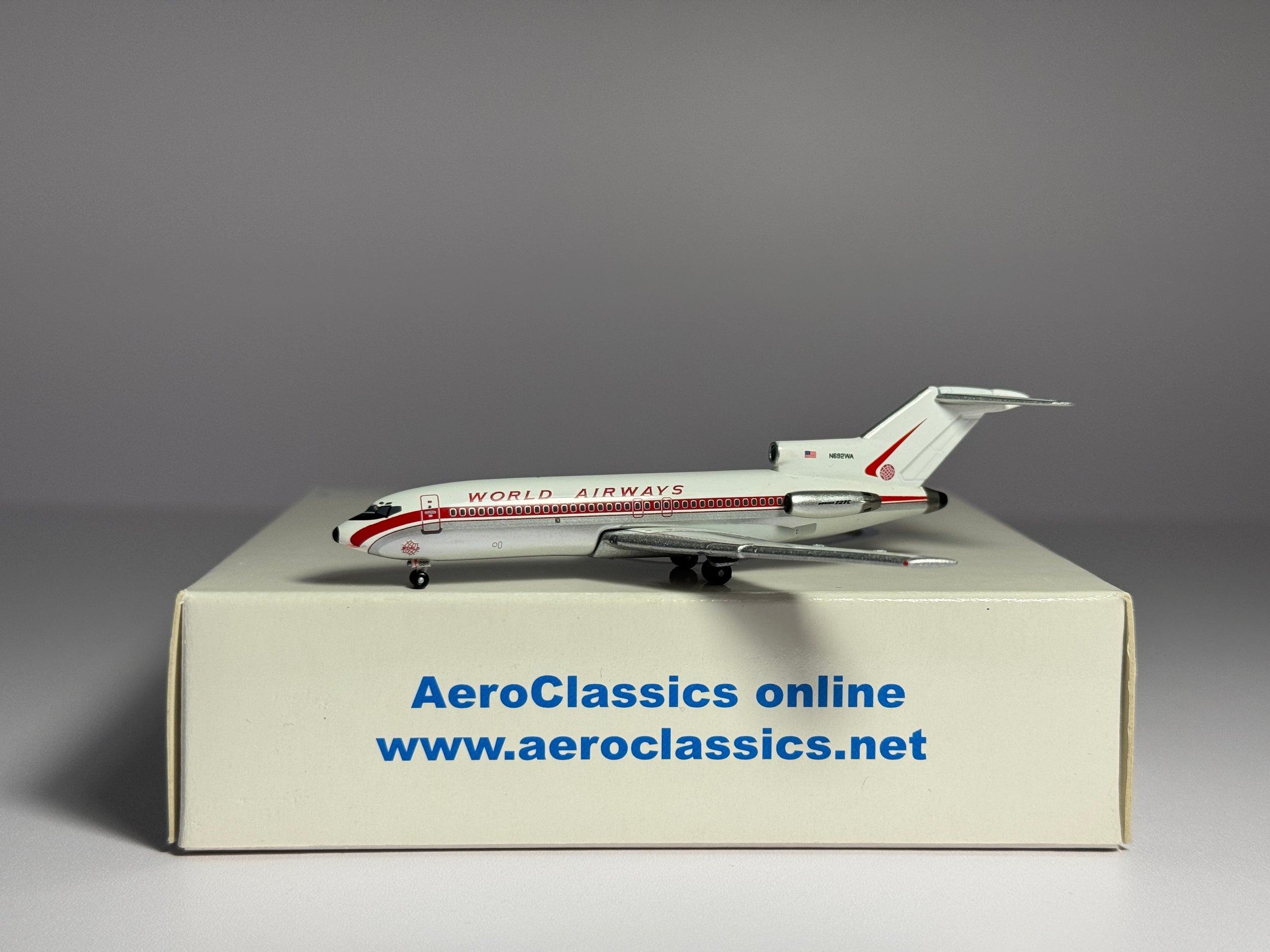 Aeroclassics 1:400 World Airways Boeing 727-100 N692WA AC18090