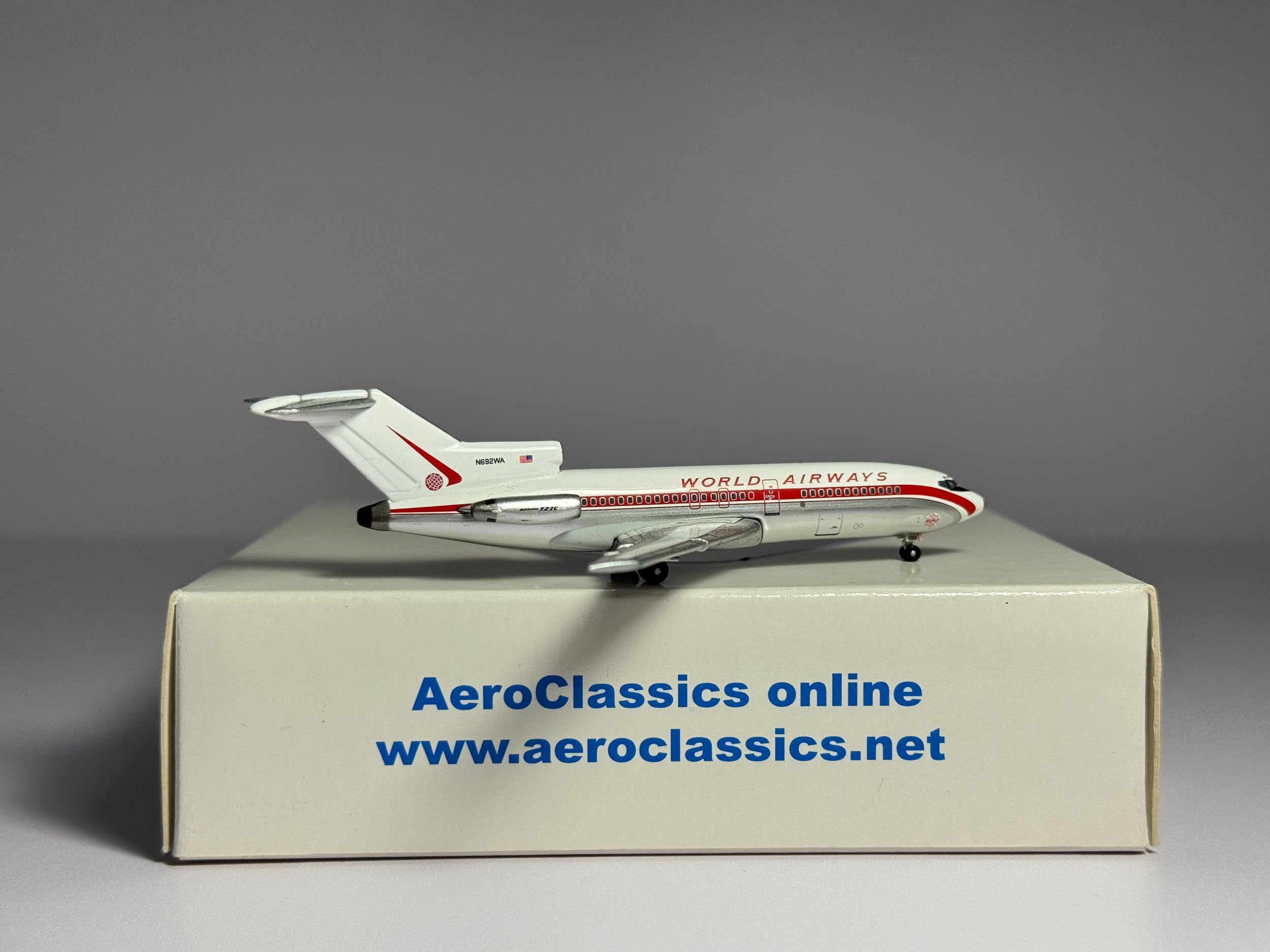 Aeroclassics 1:400 World Airways Boeing 727-100 N692WA AC18090