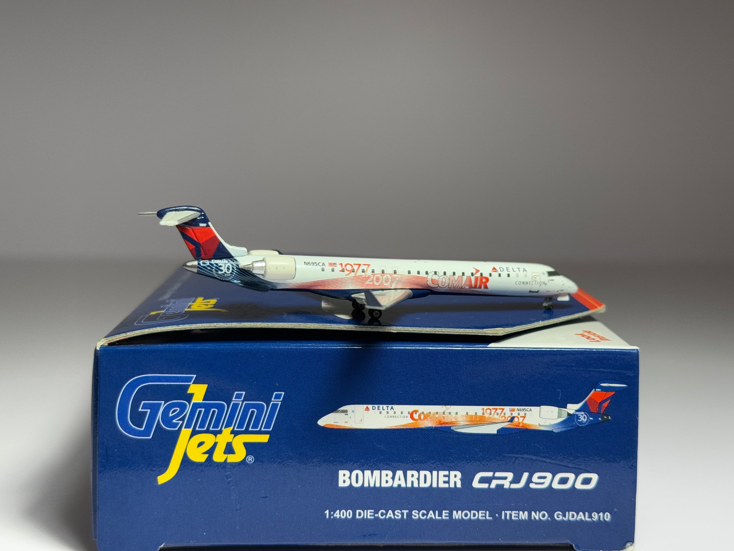 1:400 Gemini Jets Delta Connection Bombardier CRJ900 N695CA Comair '30 Years' GJDAL910