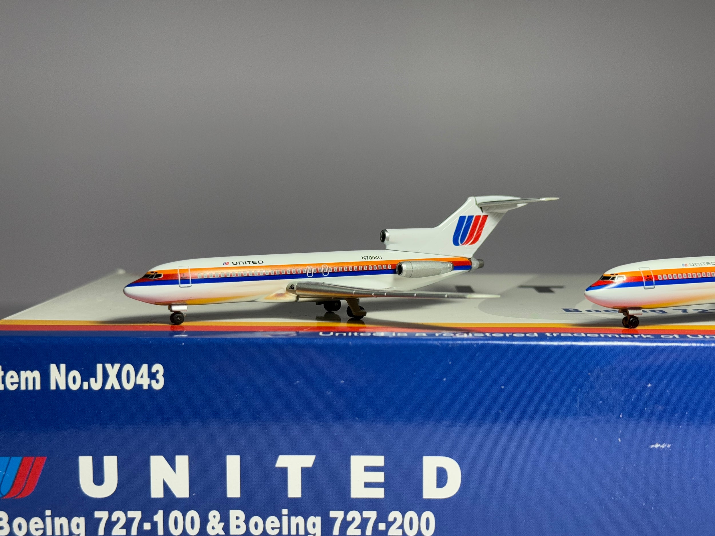 Jet-X 1:400 United Airlines Boeing 727-100/727-200 N7004U/N7641U Saul Bass JX043
