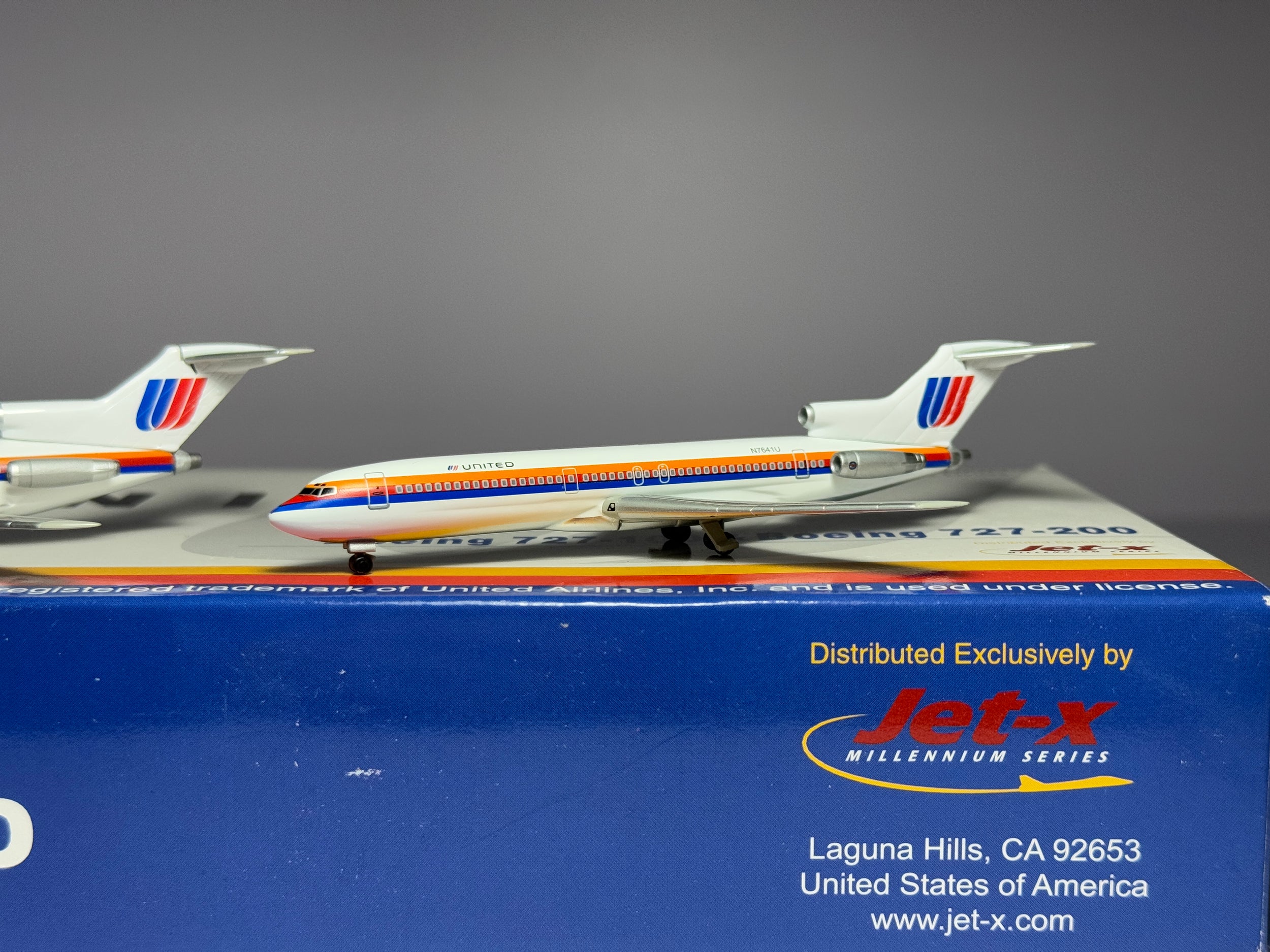 Jet-X 1:400 United Airlines Boeing 727-100/727-200 N7004U/N7641U Saul Bass JX043