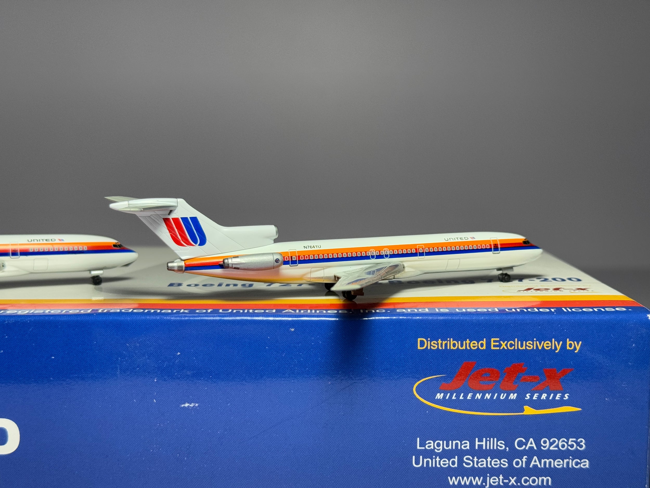 Jet-X 1:400 United Airlines Boeing 727-100/727-200 N7004U/N7641U Saul Bass JX043