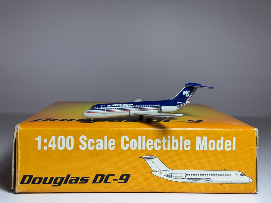 Aeroclassics 1:400 Midwest Airlines Douglas DC-9-10 N700ME ACMWE063