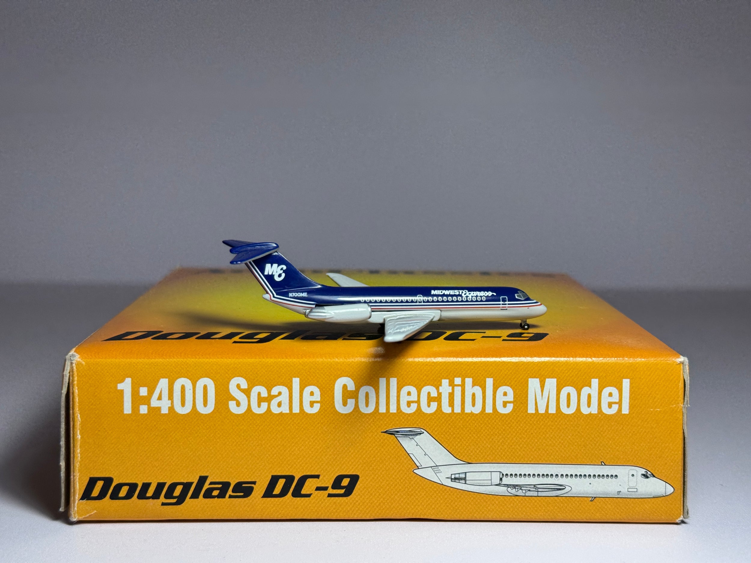 Aeroclassics 1:400 Midwest Airlines Douglas DC-9-10 N700ME ACMWE063