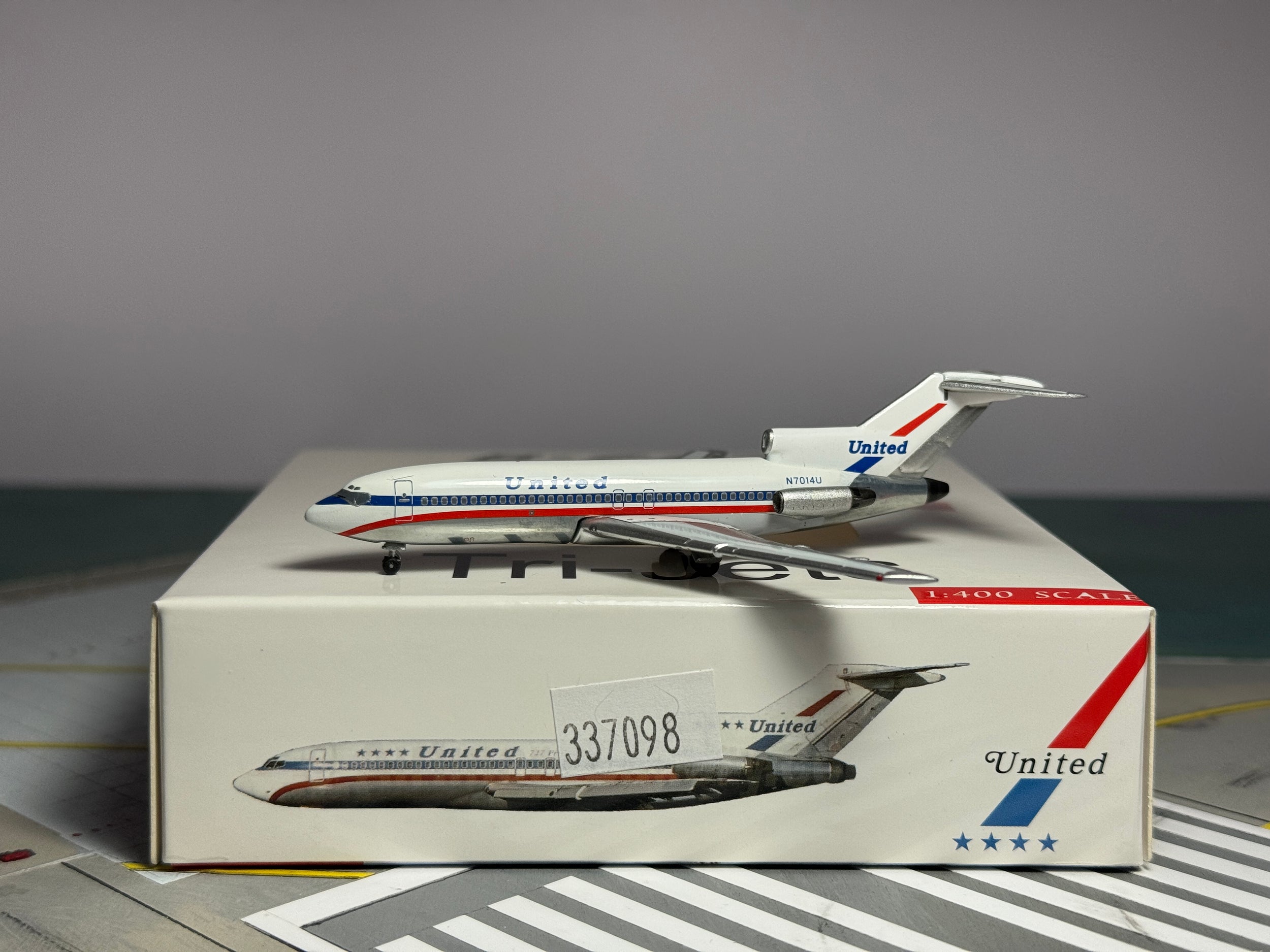 Aeroclassics 1:400 United Airlines Boeing 727-100 N7014U Mainliner ACN7014U