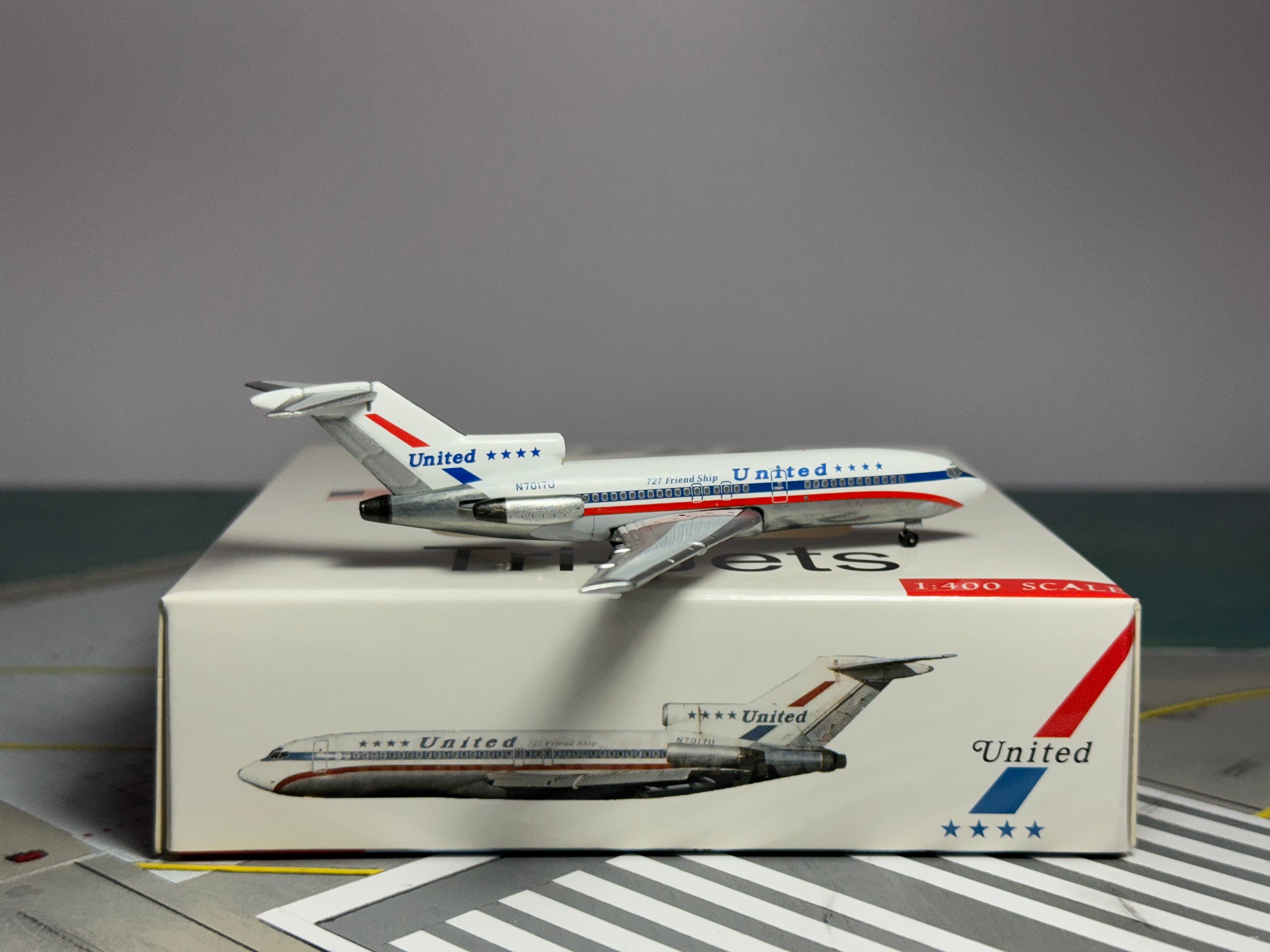 Aeroclassics 1:400 United Airlines Boeing 727-100 N7017U Stars & Bars ACN7017U