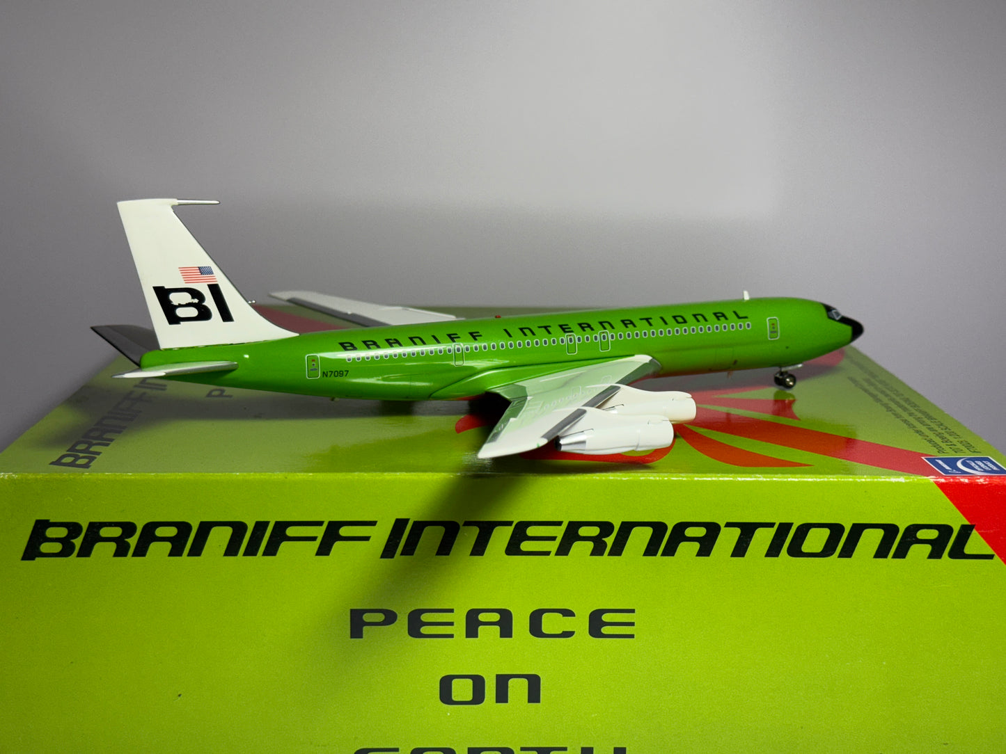 Inflight200 Braniff Boeing 707-320 N7097 Green 'Peace on Earth' IF70025