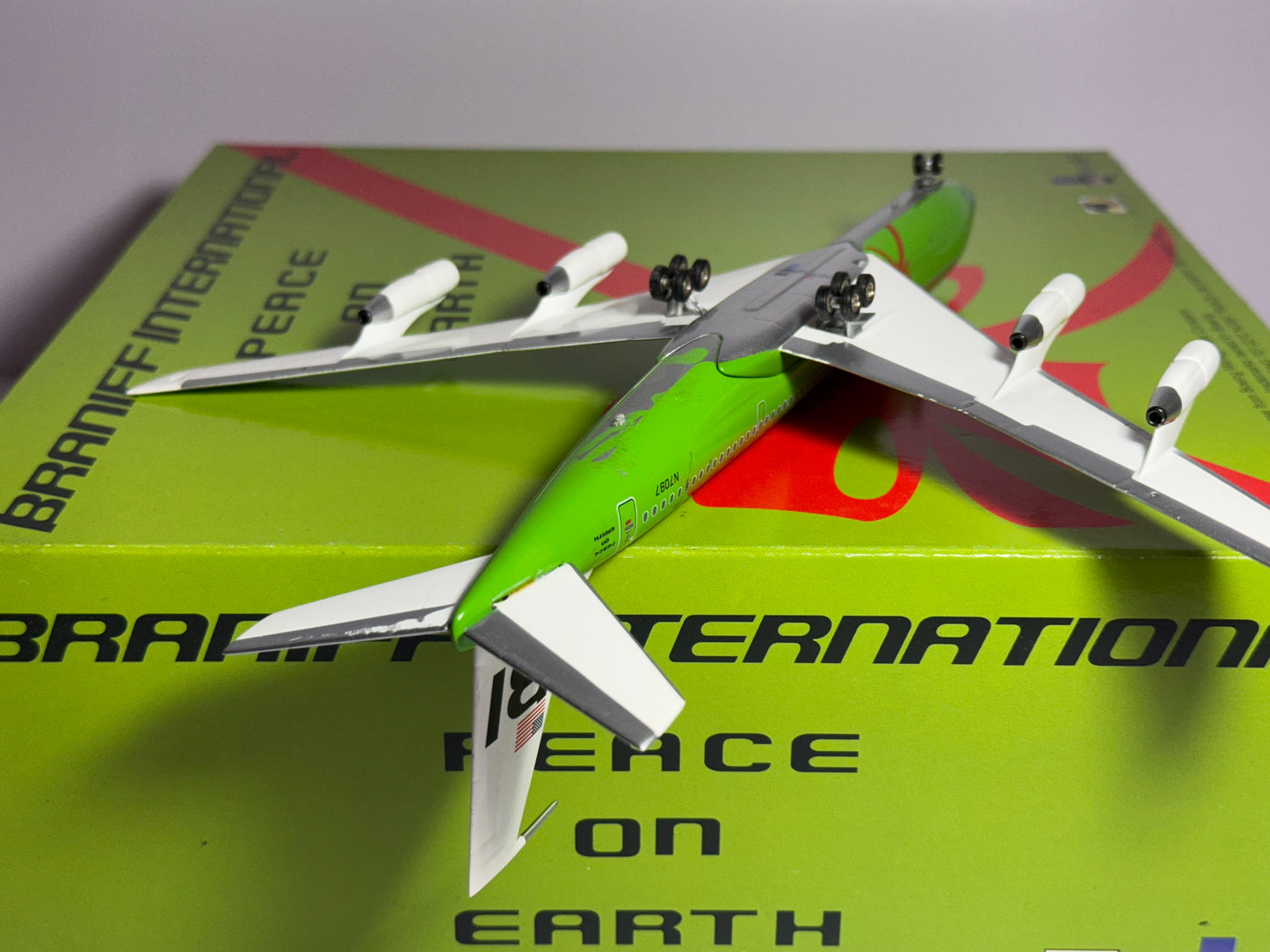Inflight200 Braniff Boeing 707-320 N7097 Green 'Peace on Earth' IF70025