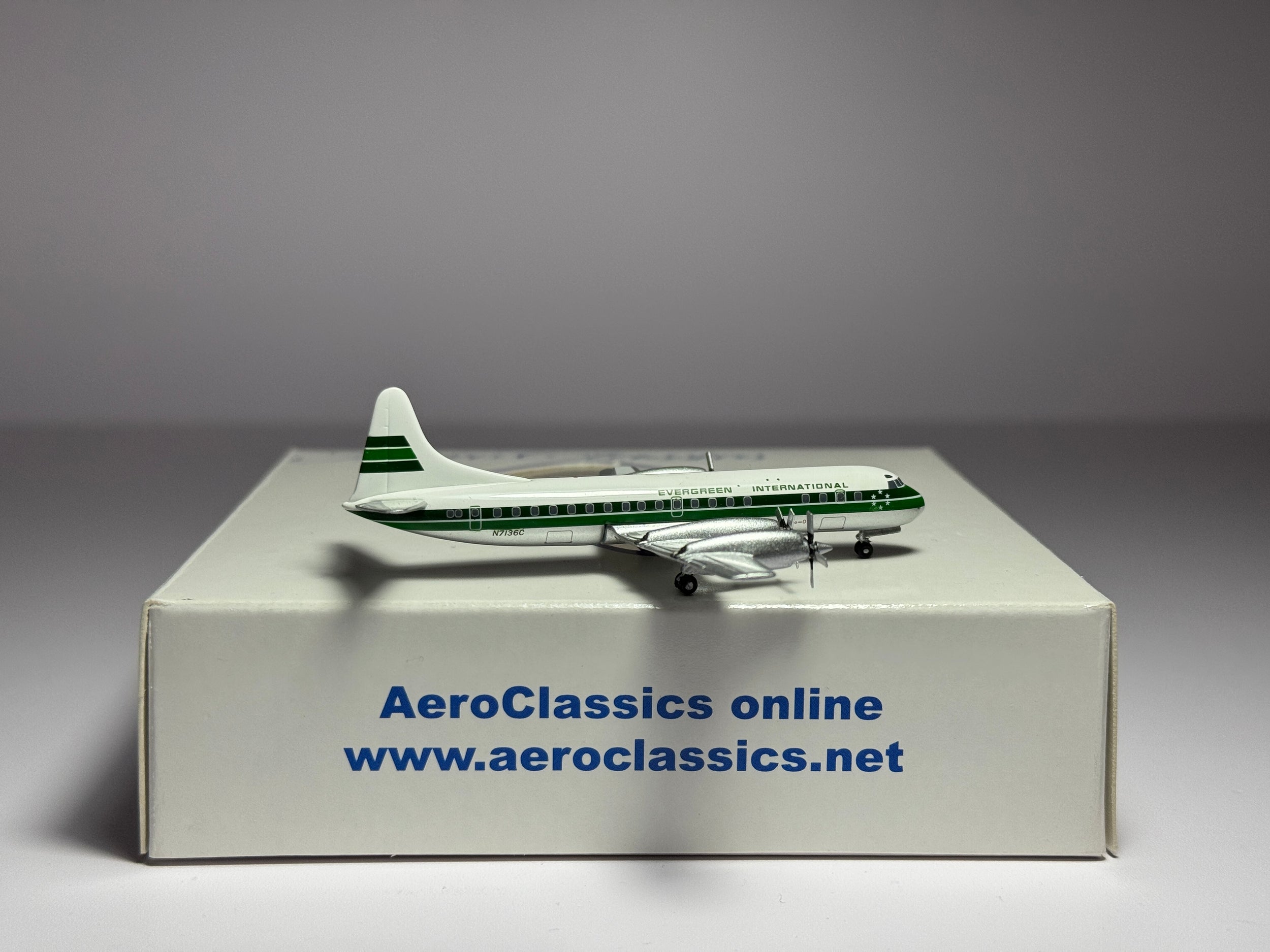 Aeroclassics 1:400 Evergreen International Lockheed L-188 Electra N7136C ACN7136C