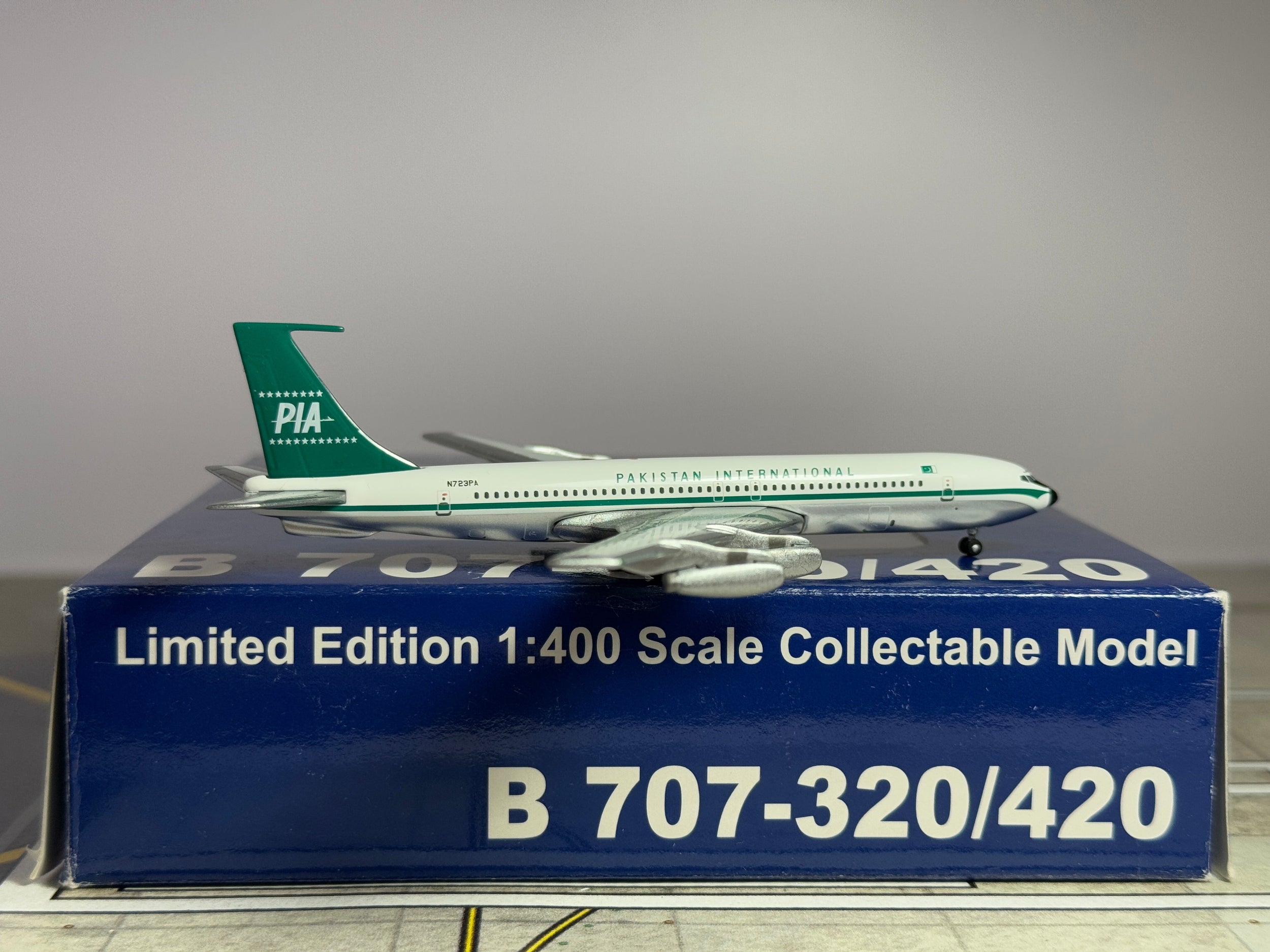 Aeroclassics 1:400 PIA Boeing 707-320 N723PA ACN723PA