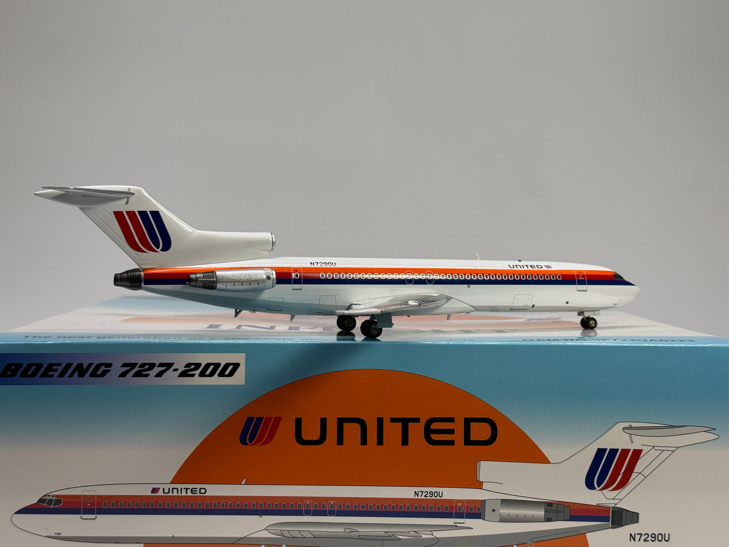 Inflight200 United Airlines Boeing 727-200 N7290U Saul Bass IF722UA0223