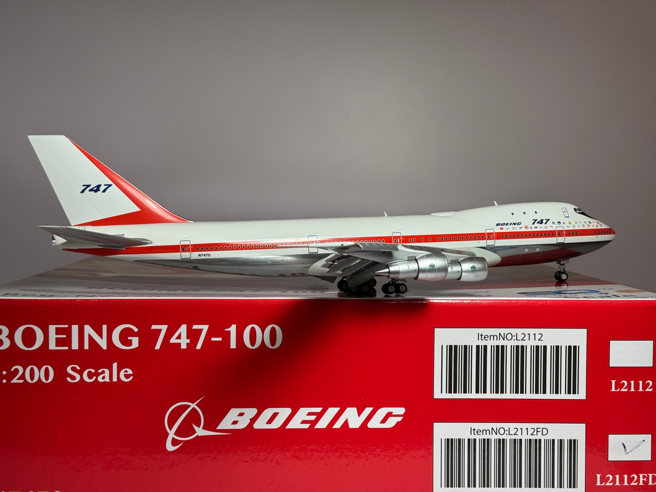 SQ Wings 1:200 House Livery Boeing 747-100 N7470 First Flight L2112FD Flaps Down