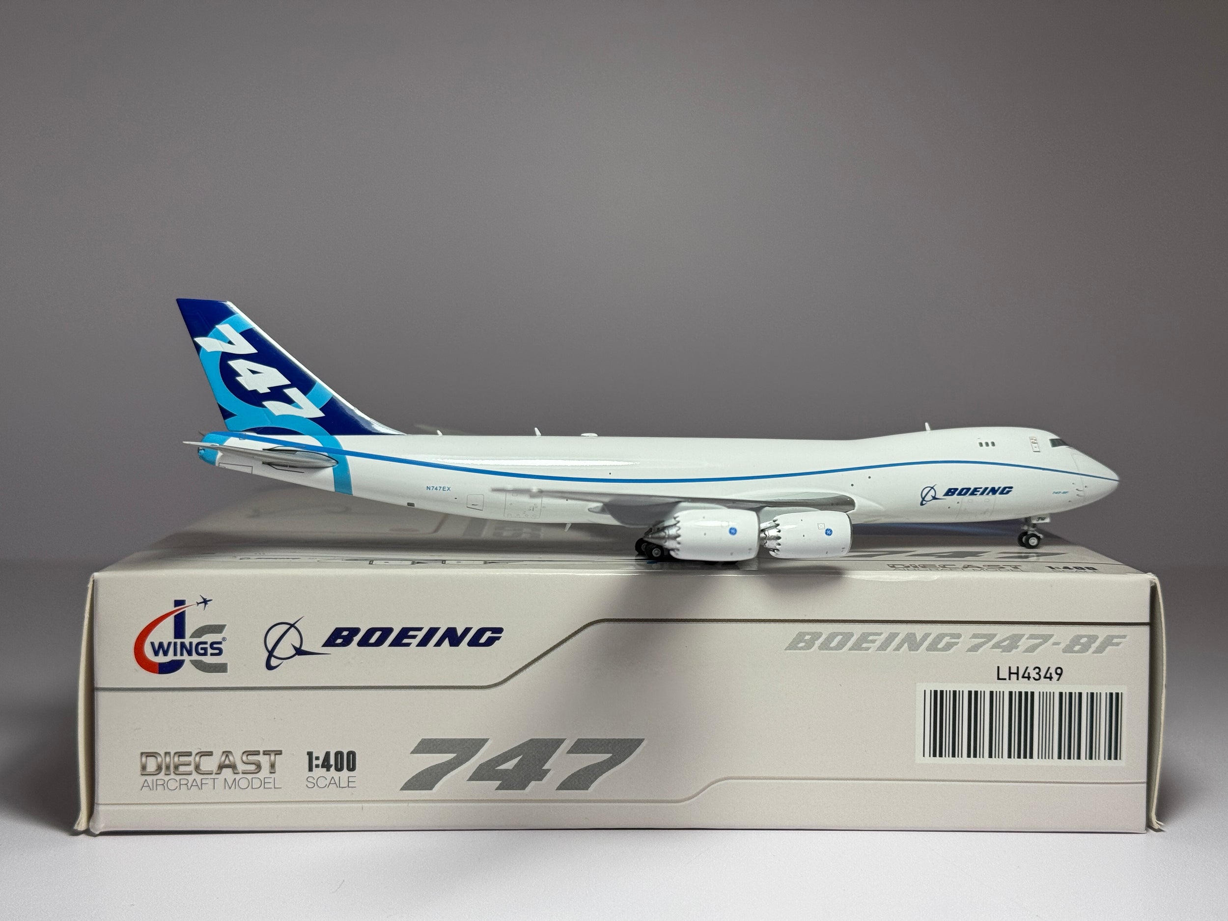 JC Wings 1:400 House Livery Boeing 747-8F N747EX rollout LH4349