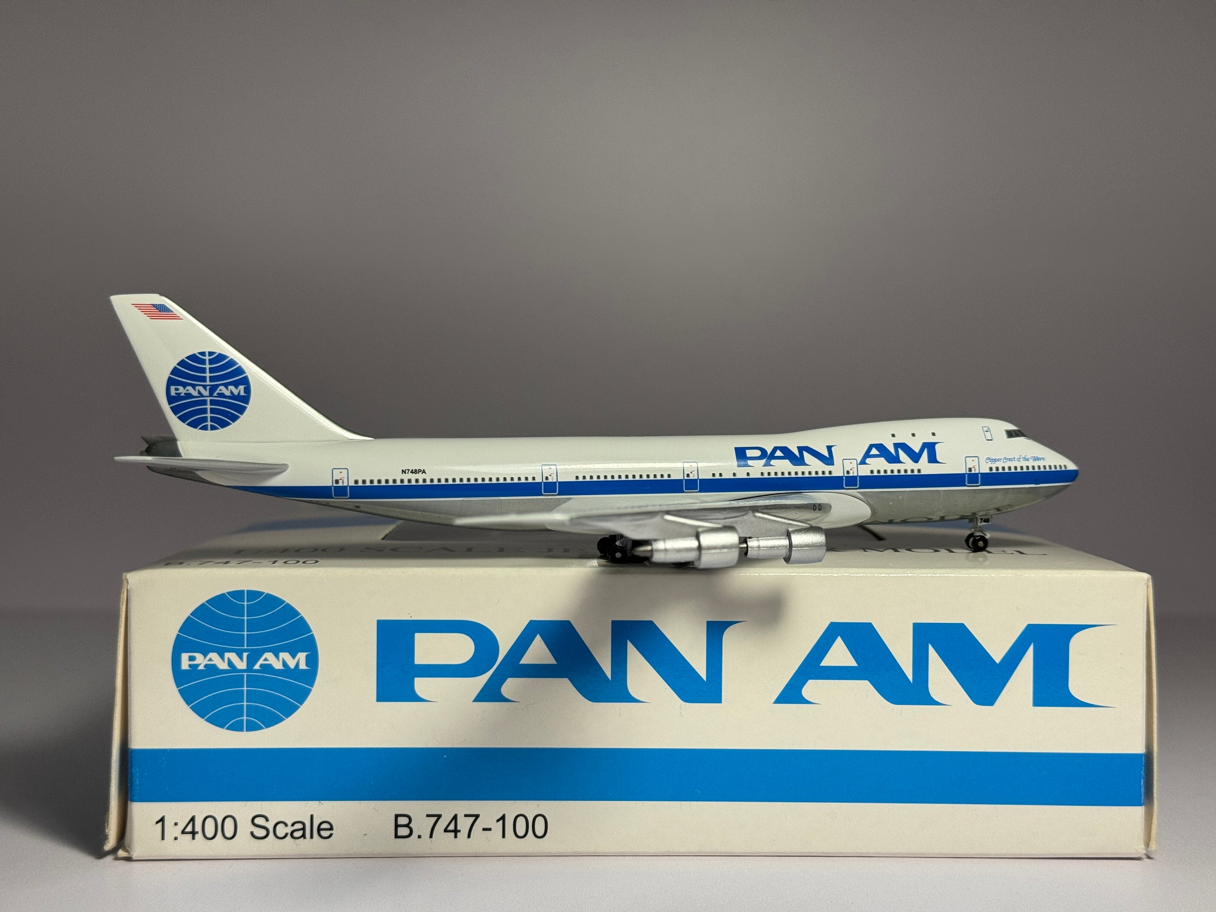 Aeroclassics 1:400 Pan American Boeing 747-100 N748PA Clipper Crest of the Wave PAAMC019