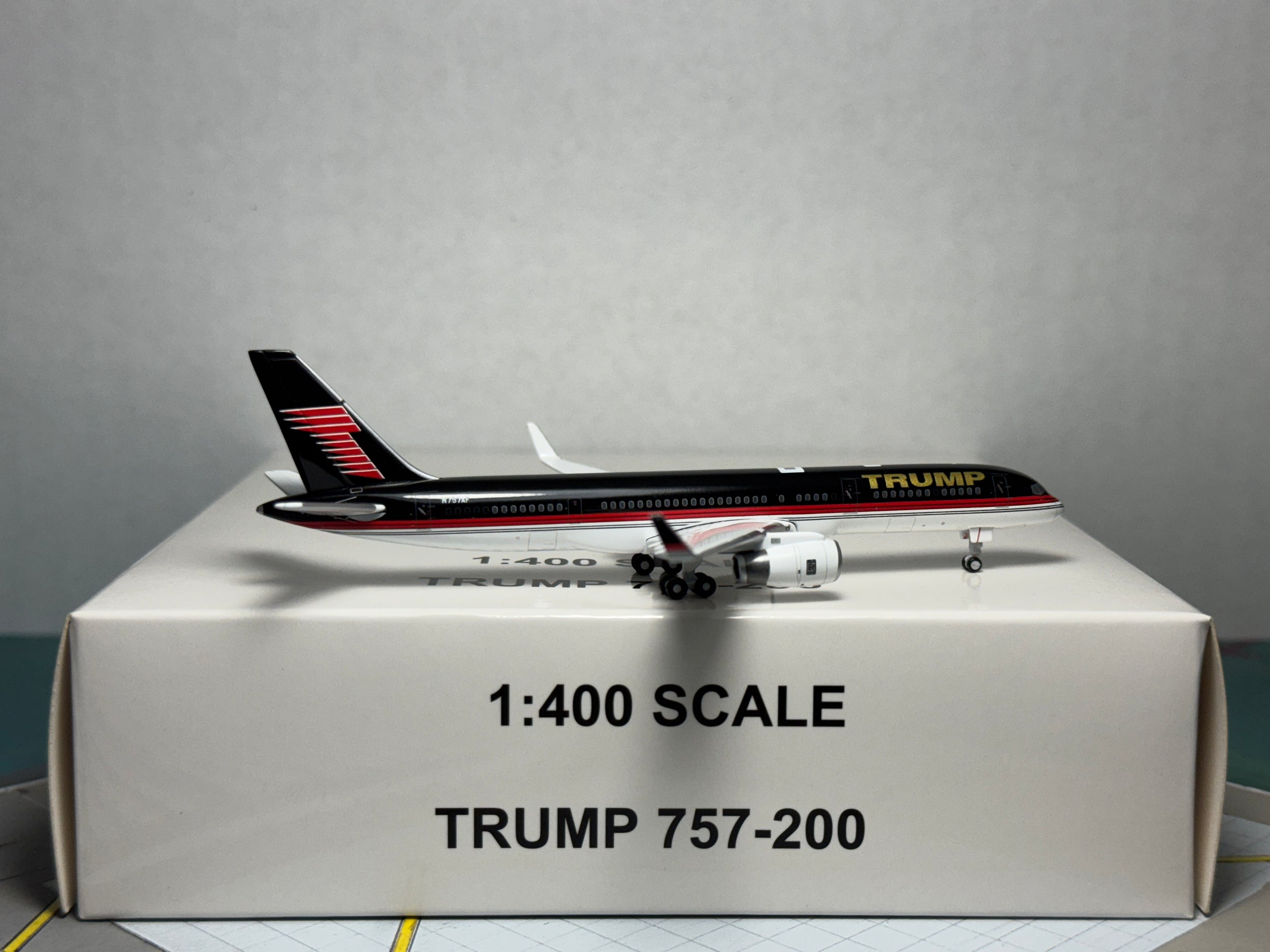 Gemini Jets 1:400 Trump Private Boeing 757-200 N757AF old scheme GJTRU1598