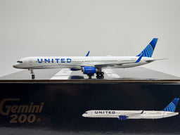 Gemini Jets 1:200 United Airlines Boeing 757-300 N75854 Evo Blue G2UAL1101 w/stand