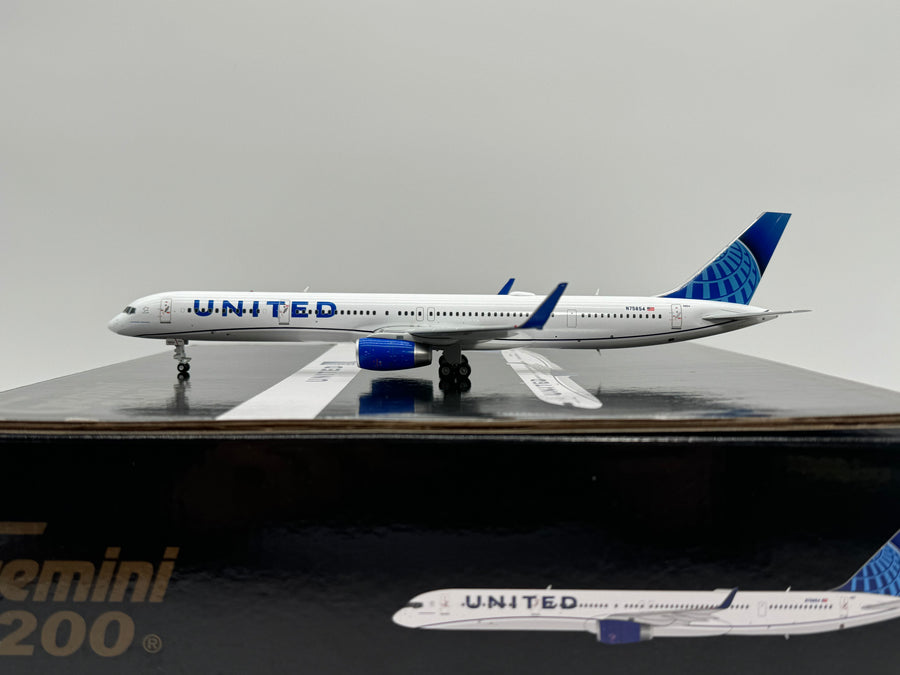 Gemini Jets 1:200 United Airlines Boeing 757-300 N75854 Evo Blue G2UAL1101