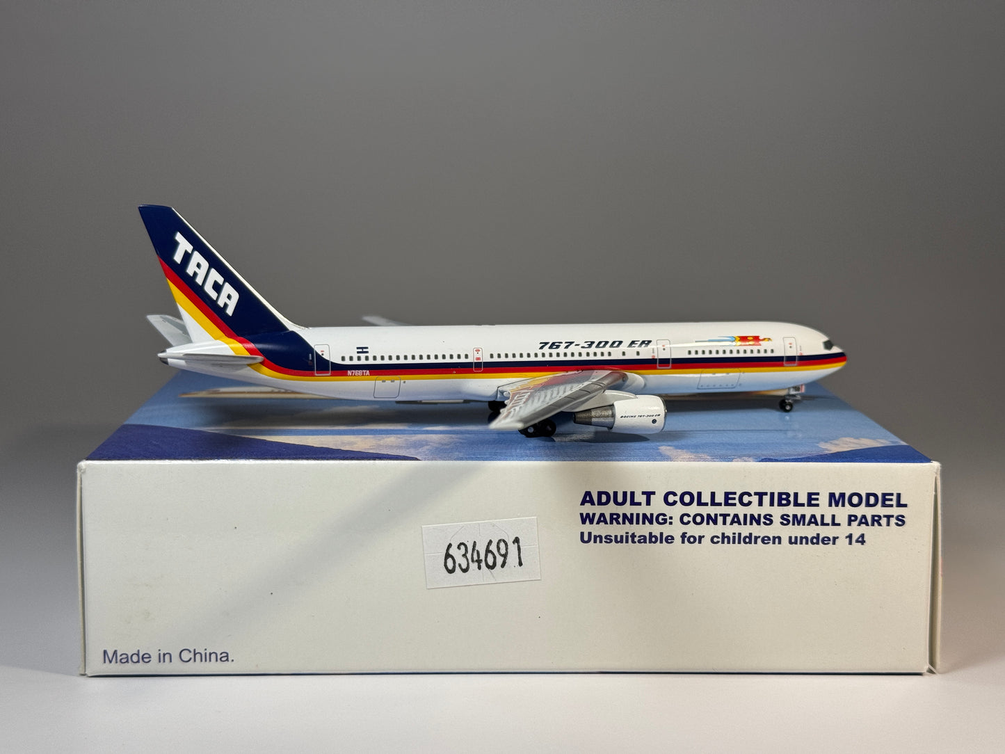 Aeroclassics 1:400 TACA Boeing 767-300ER N768TA ACN768TA