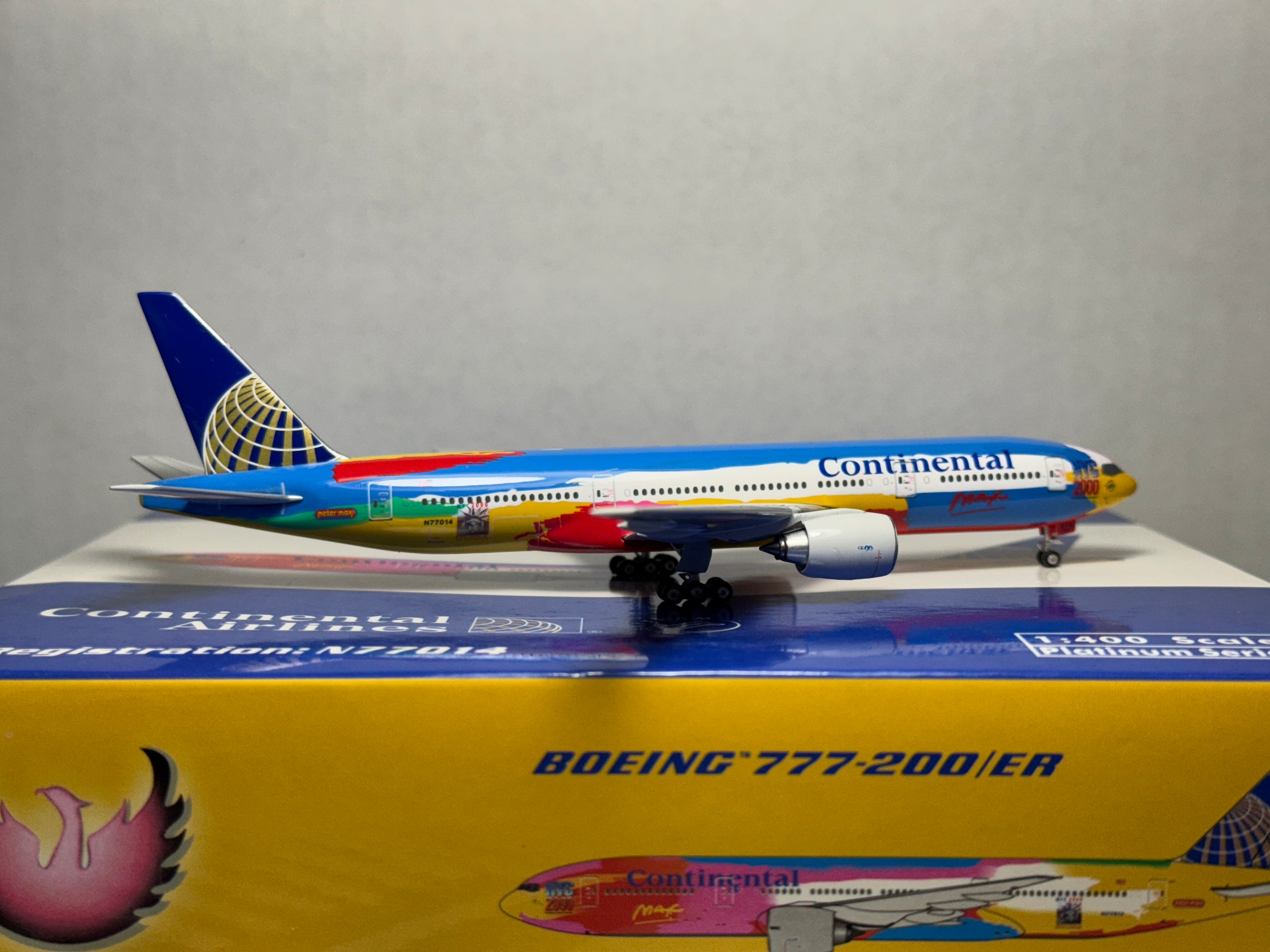 Phoenix Models 1:400 Continental Airlines Boeing 777-200 N77014 Peter Max PH410357