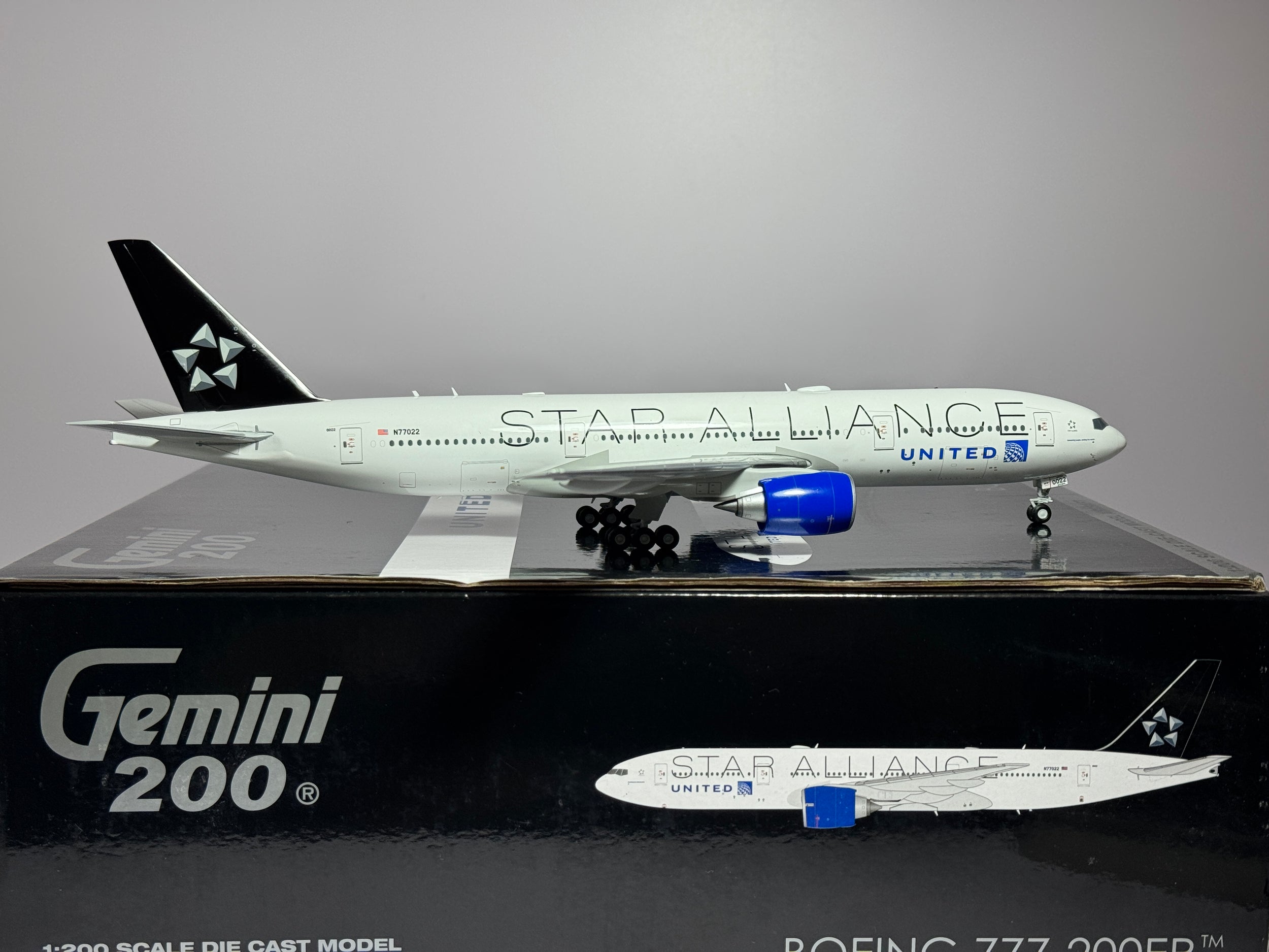 Gemini Jets 1:200 United Airlines Boeing 777-200ER N77022 Star Alliance G2UAL1380