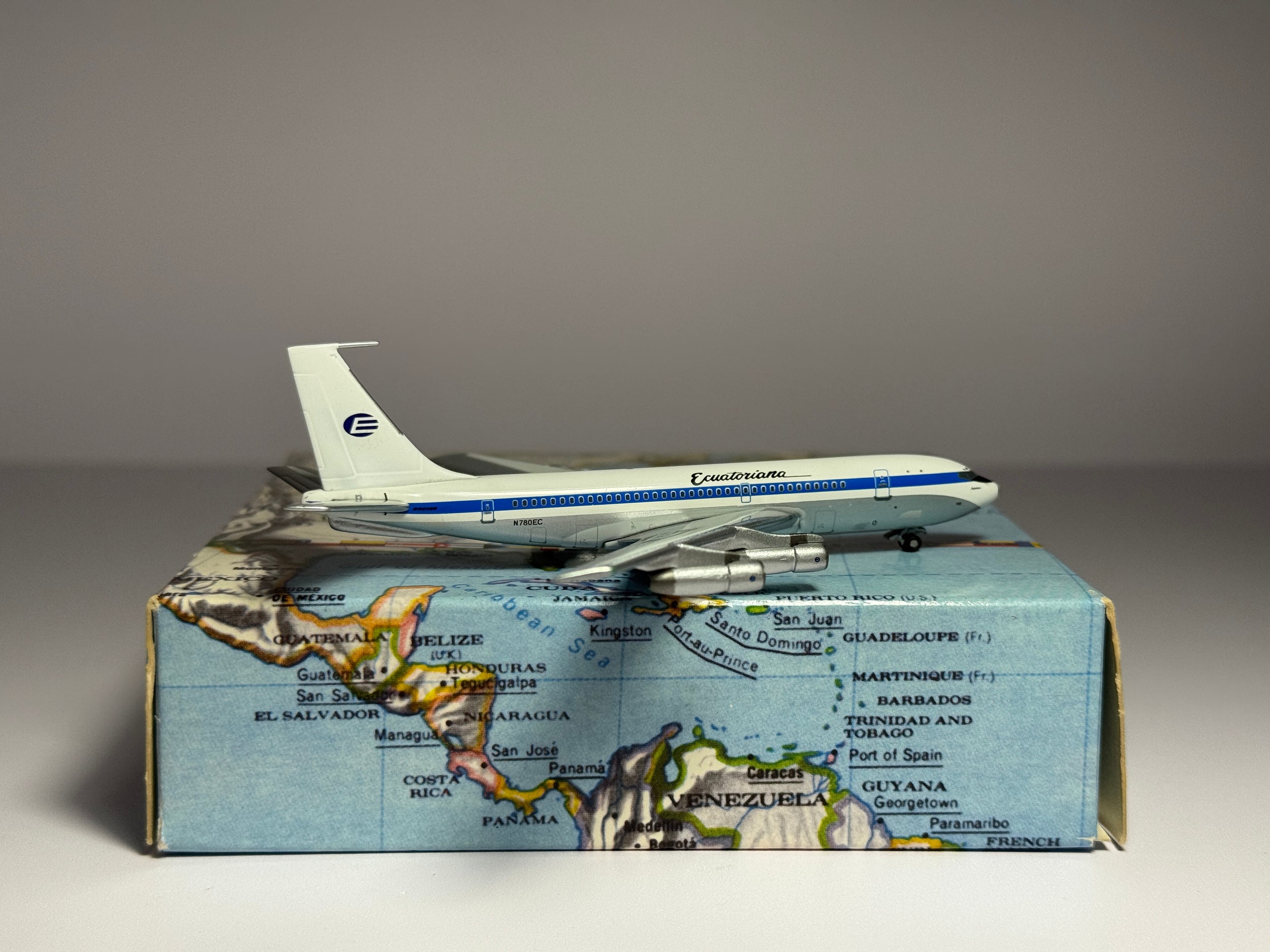 Aeroclassics 1:400 Ecuatoriana Boeing 720B N780EC Pan Am hybrid ACECR051
