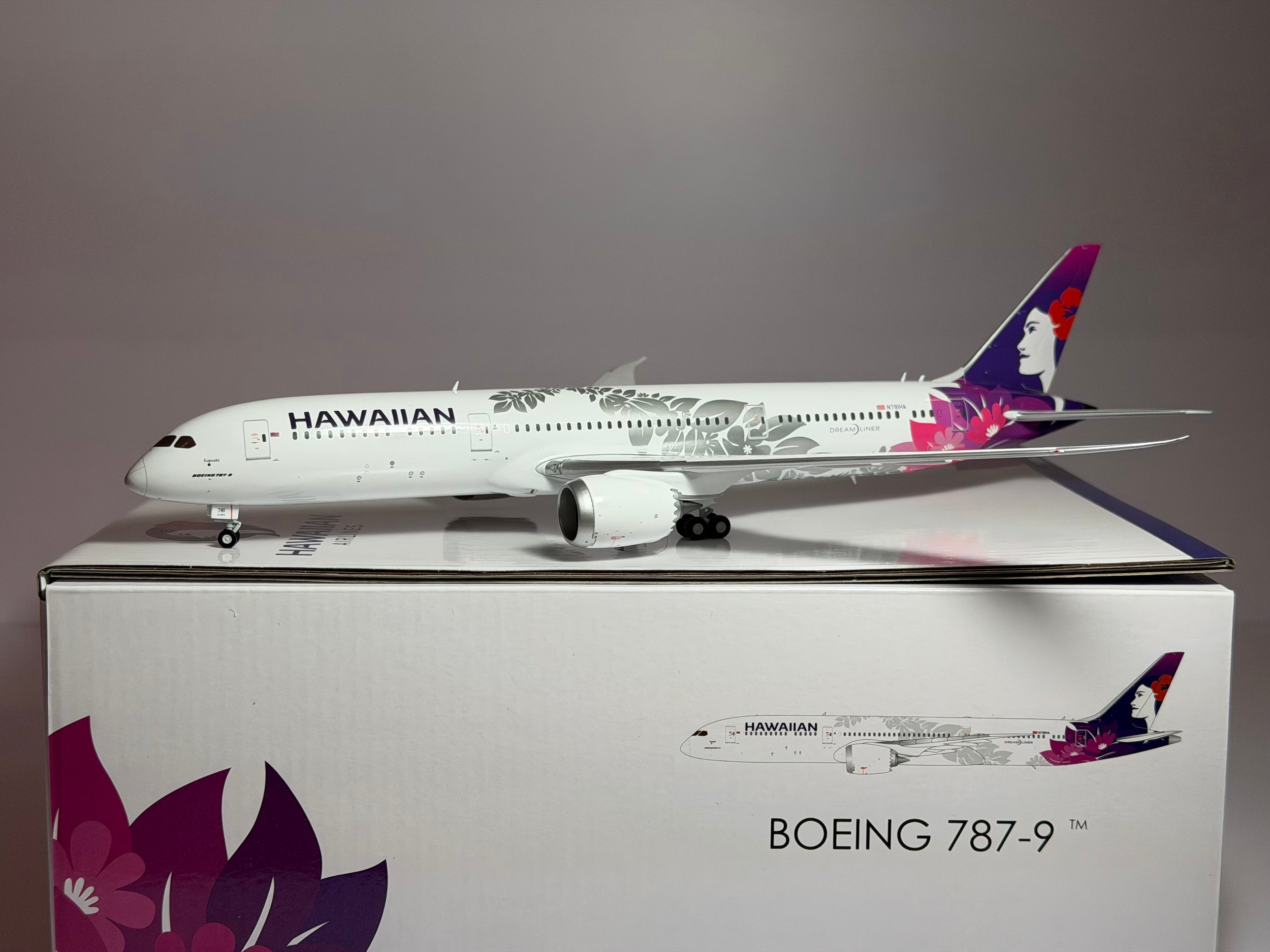 Gemini Jets 1:200 Hawaiian Airlines Boeing 787-9 N781HA Second Floral G2HAL1403 w/stand