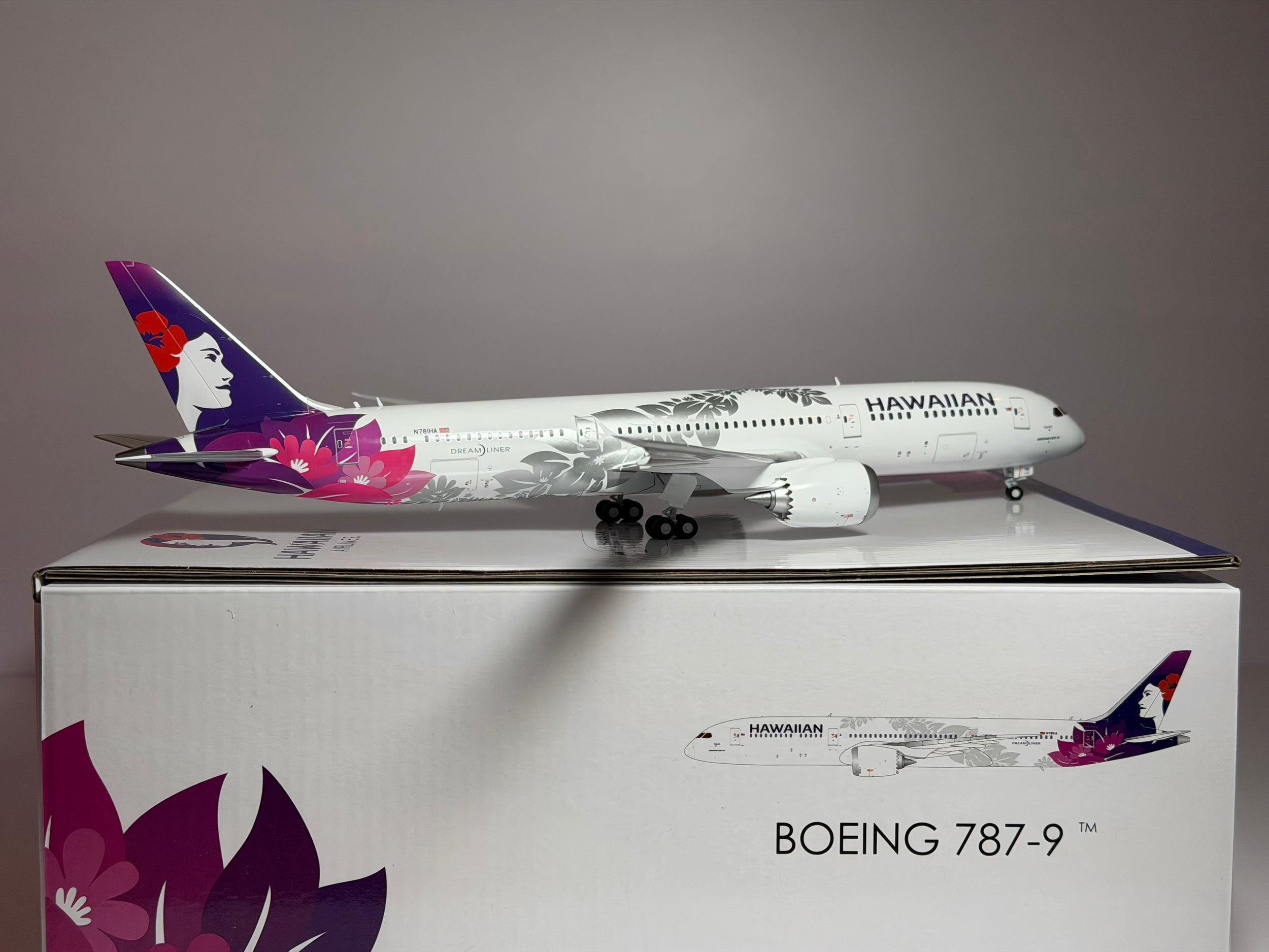 Gemini Jets 1:200 Hawaiian Airlines Boeing 787-9 N781HA Second Floral G2HAL1403 w/stand