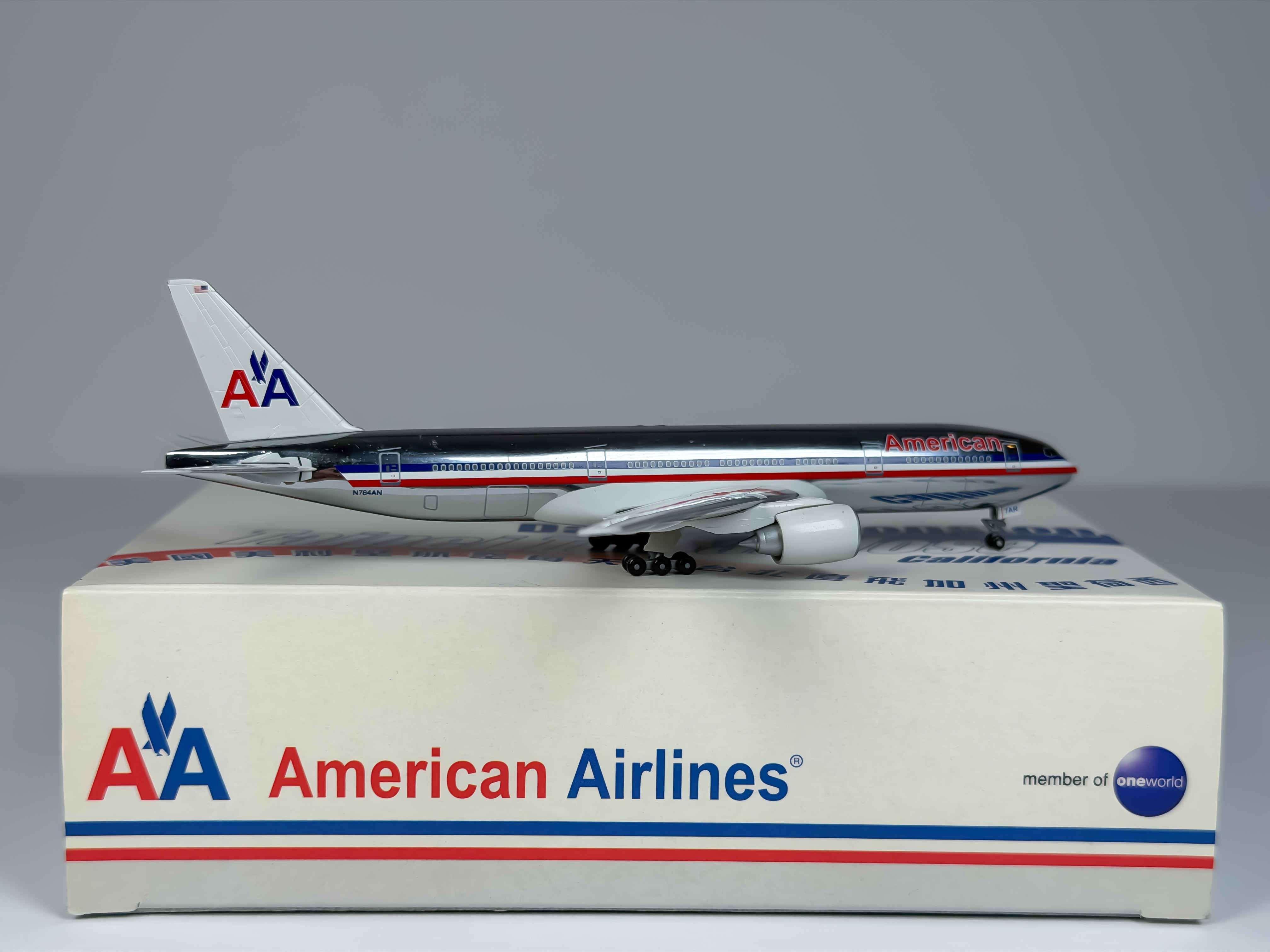American Airlines Boeing 777-200 1:400 Dragon Wings N784AN (55301)
