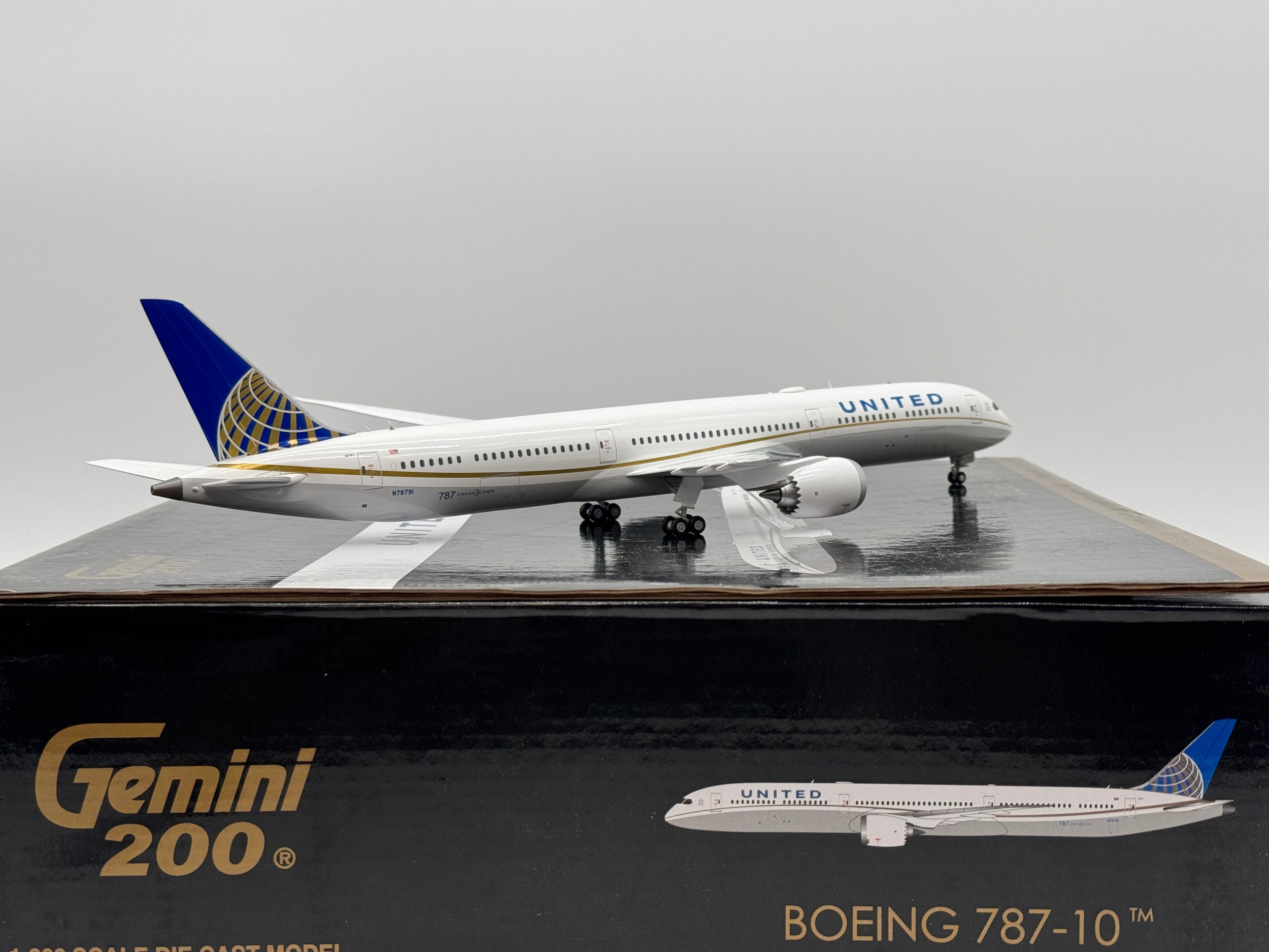 Gemini Jets 1:200 United Airlines Boeing 787-10 N78791 Golden Globe G2UAL754
