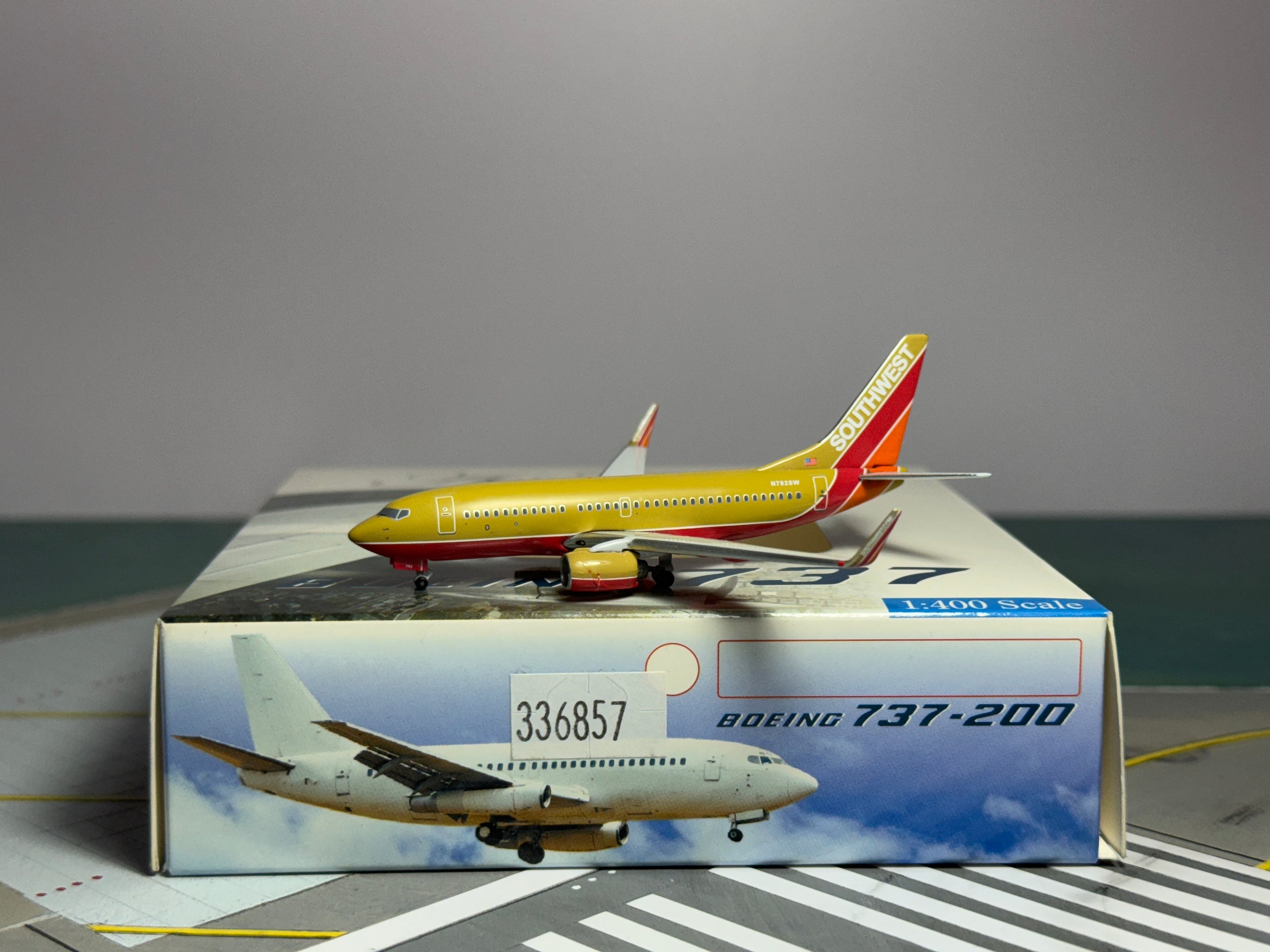 Aeroclassics 1:400 Southwest Boeing 737-700 N792SW Mustard Rocket ACN792SW