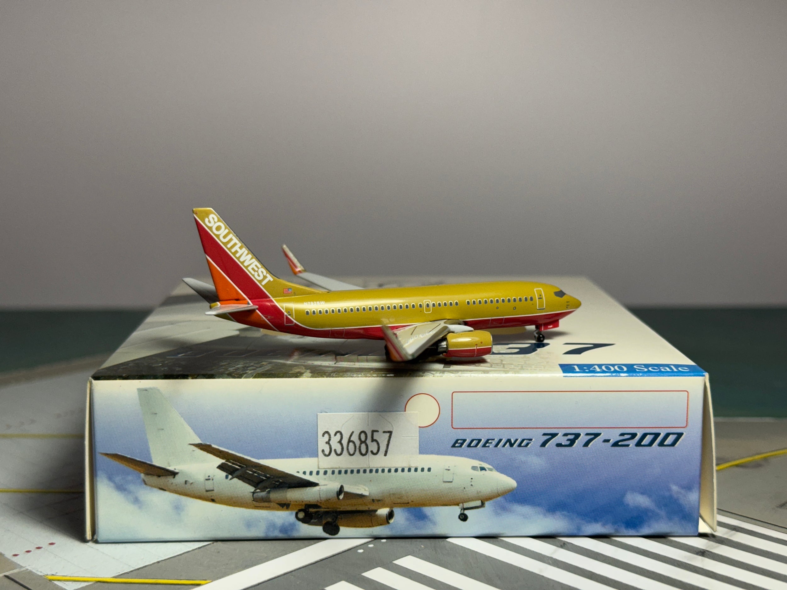 Aeroclassics 1:400 Southwest Boeing 737-700 N792SW Mustard Rocket ACN792SW