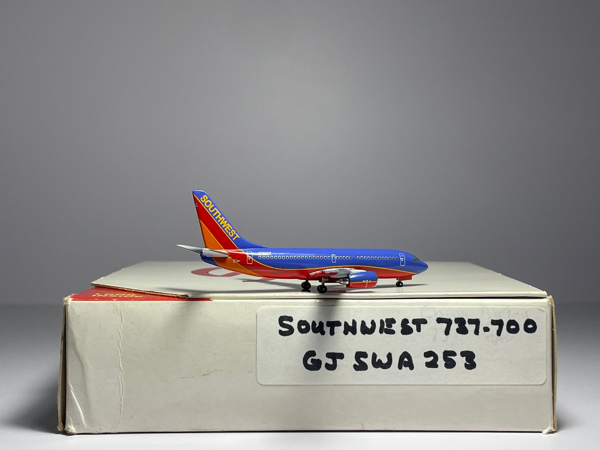 Gemini Jets 1:400 Southwest Airlines Boeing 737-700 N795SW Canyon Blue GJSWA253
