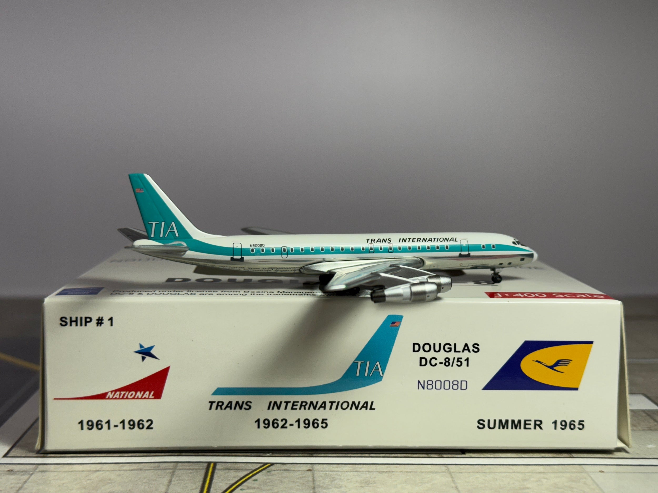 Aeroclassics 1:400 TIA Douglas DC-8-51 N8008D Teal Cheatline ACN8008D