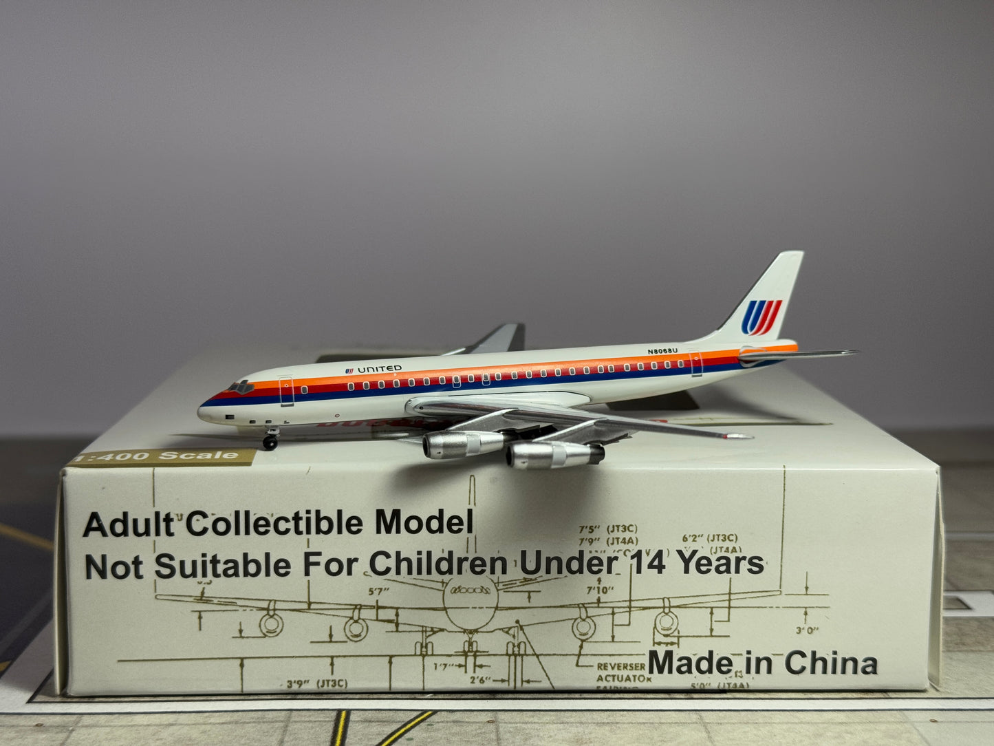 Aeroclassics 1:400 United Airlines McDonnell Douglas DC-8-52 N8068U Saul Bass ACN8068U