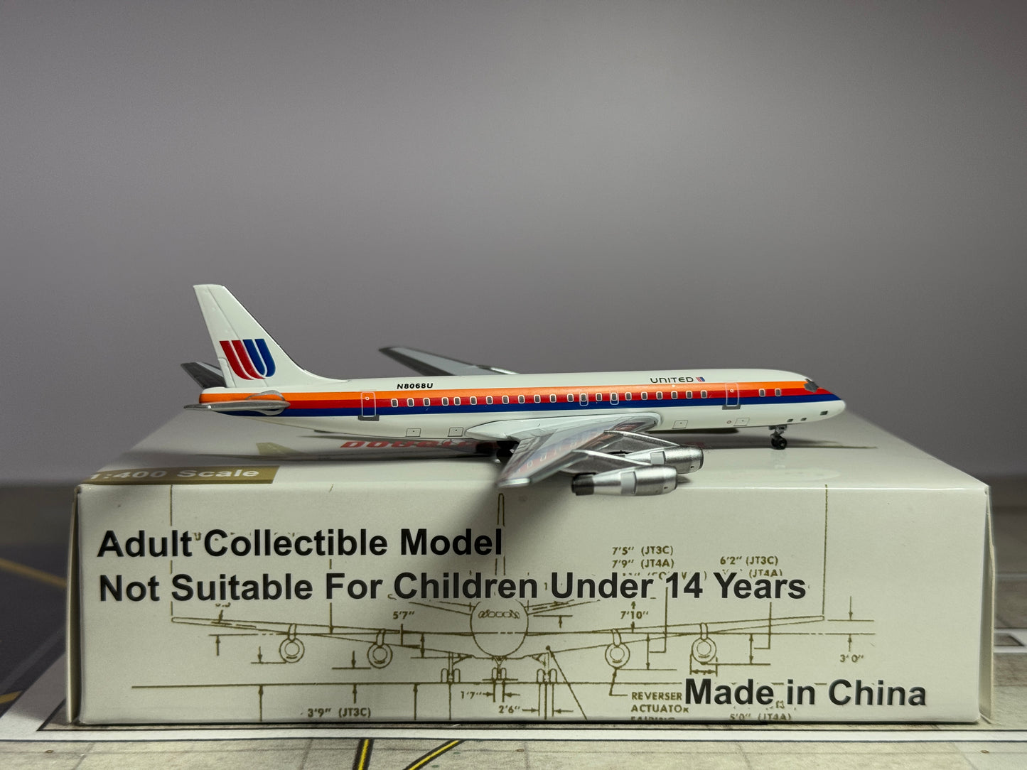 Aeroclassics 1:400 United Airlines McDonnell Douglas DC-8-52 N8068U Saul Bass ACN8068U