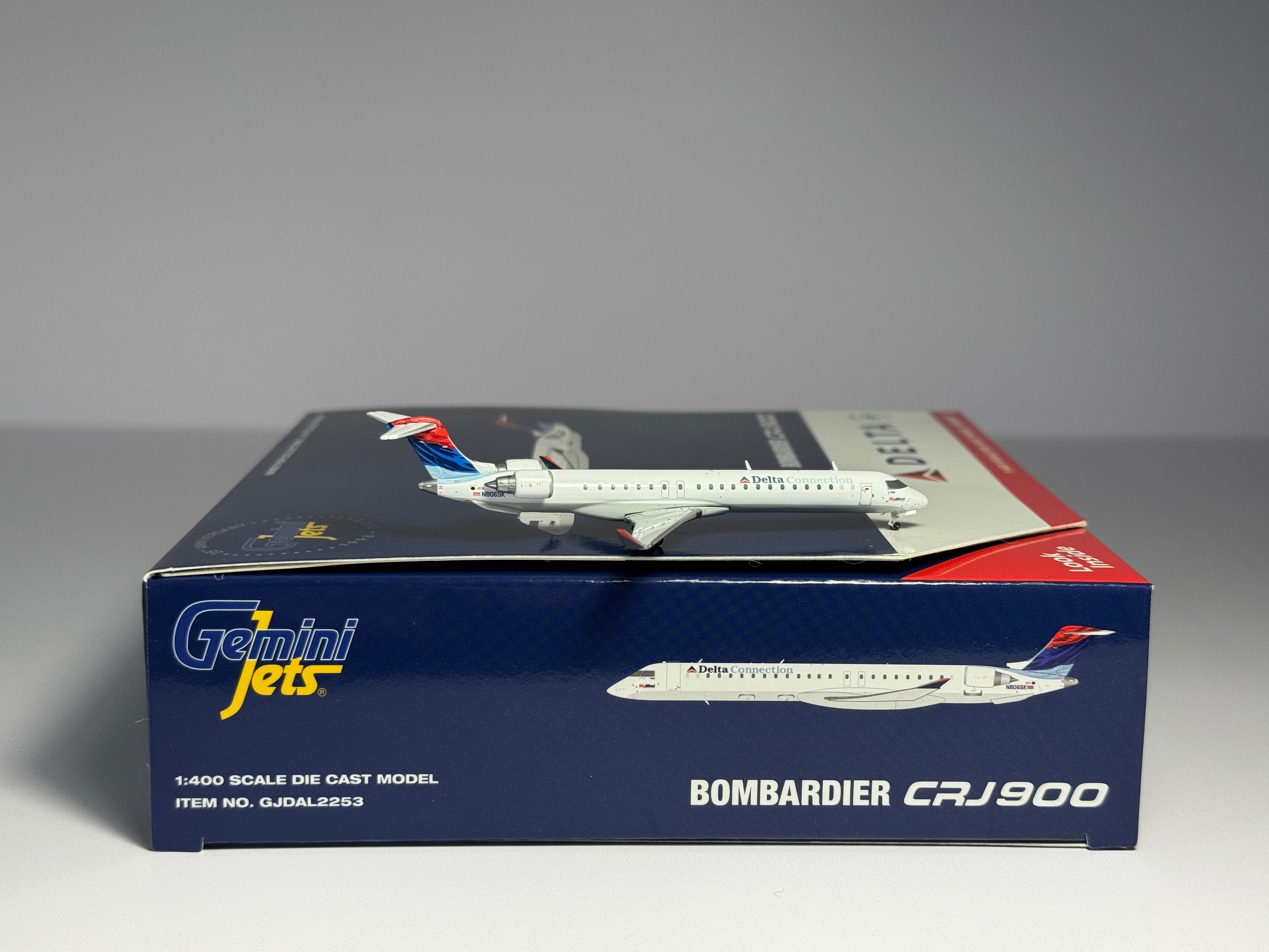 Gemini Jets 1:400 JetBlue Bombardier CRJ900 N806SK Colors in Motion GJDAL2253