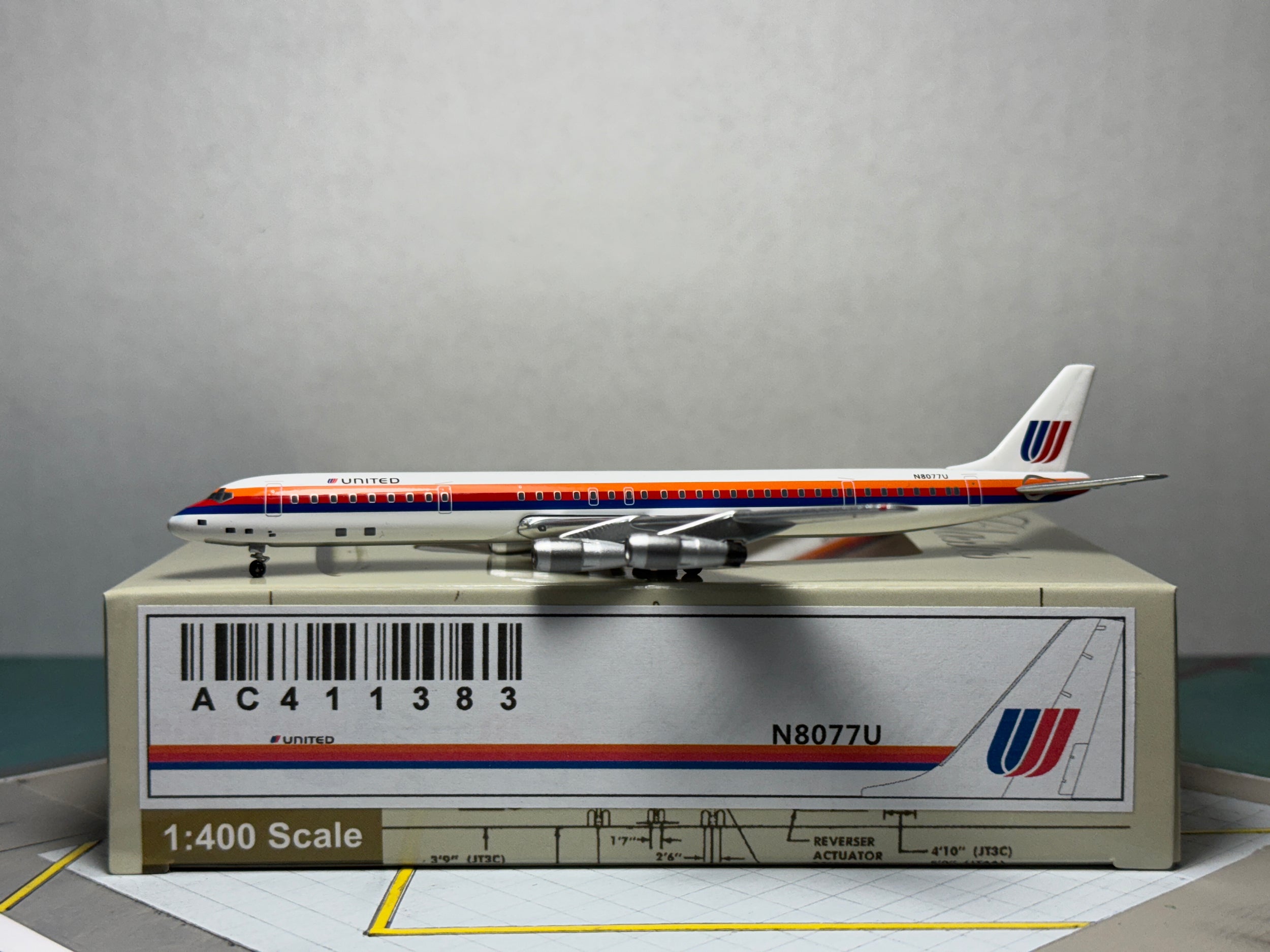 Aeroclassics 1:400 United Airlines Douglas DC-8 N8077U Saul Bass AC411383