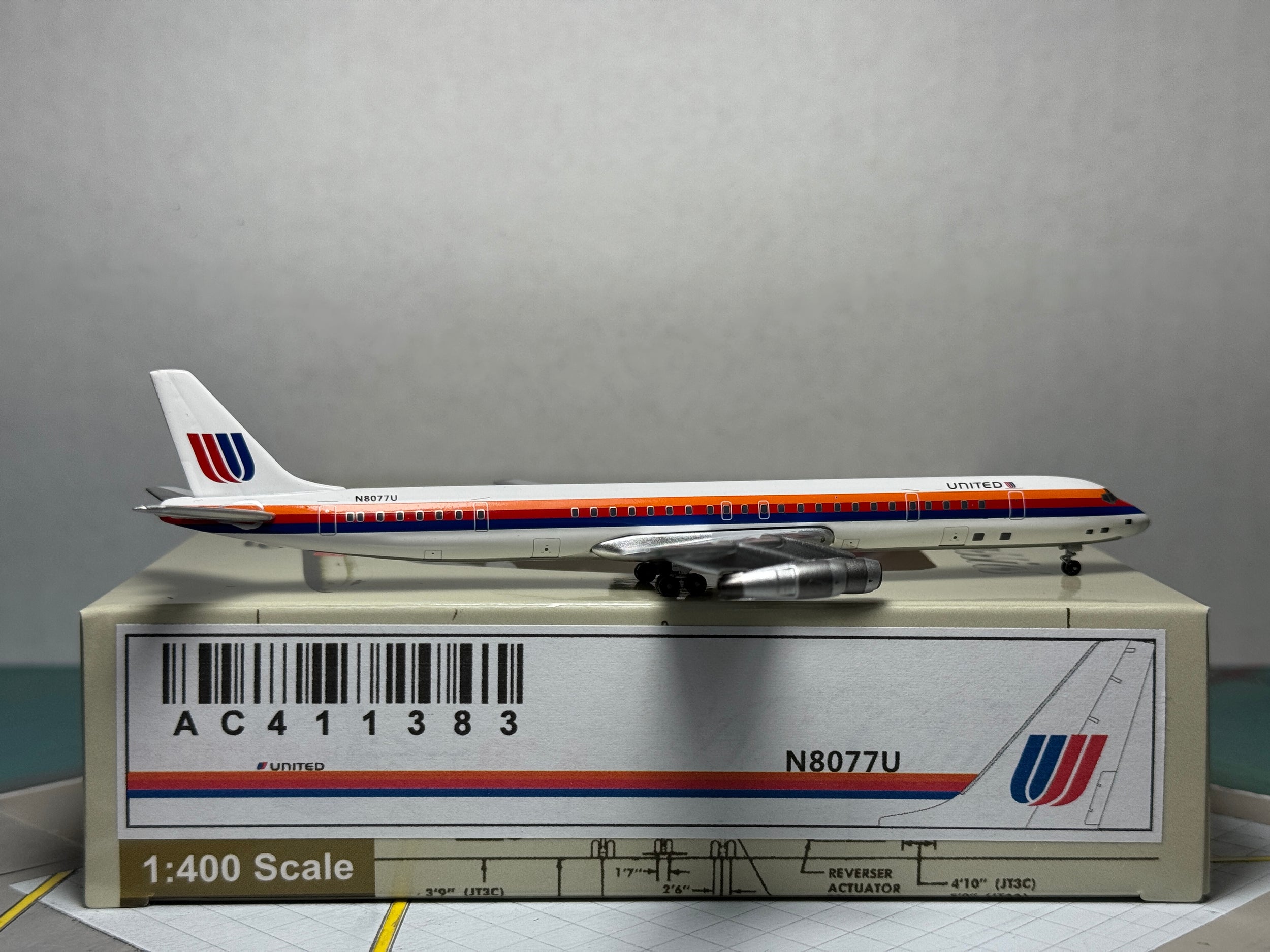 Aeroclassics 1:400 United Airlines Douglas DC-8 N8077U Saul Bass AC411383