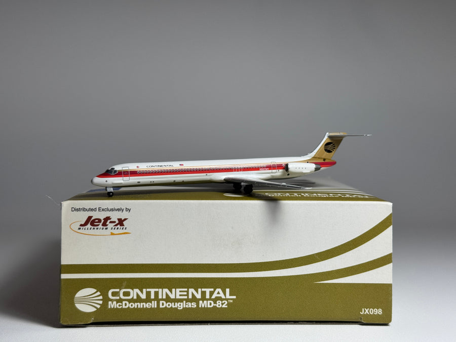 Jet-X 1:400 Continental Airlines McDonnell Douglas MD-82 N807NY Black Meatball JX098