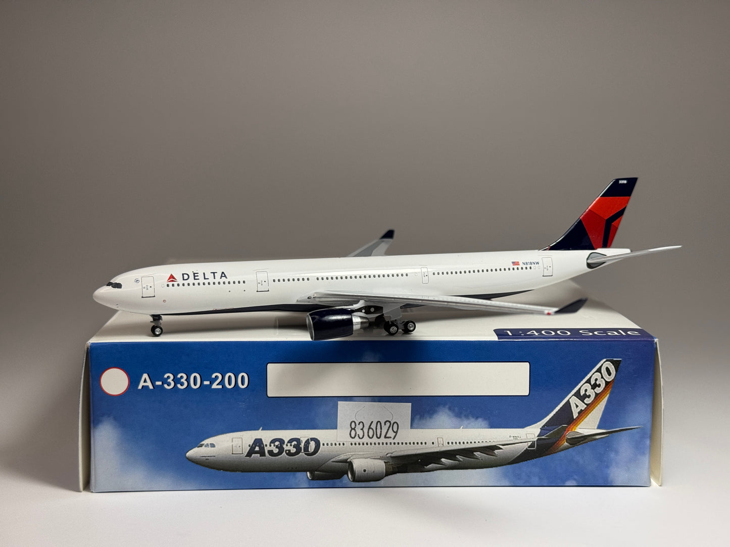 Aeroclassics 1:400 Delta Air Lines Airbus A330-300 N818NW ACN818NW